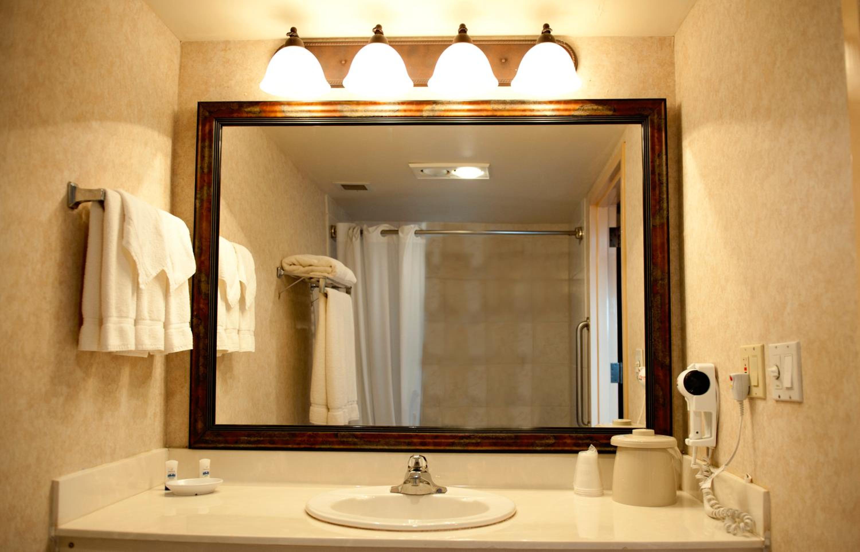 King Room - Non-Smoking - Photo 3