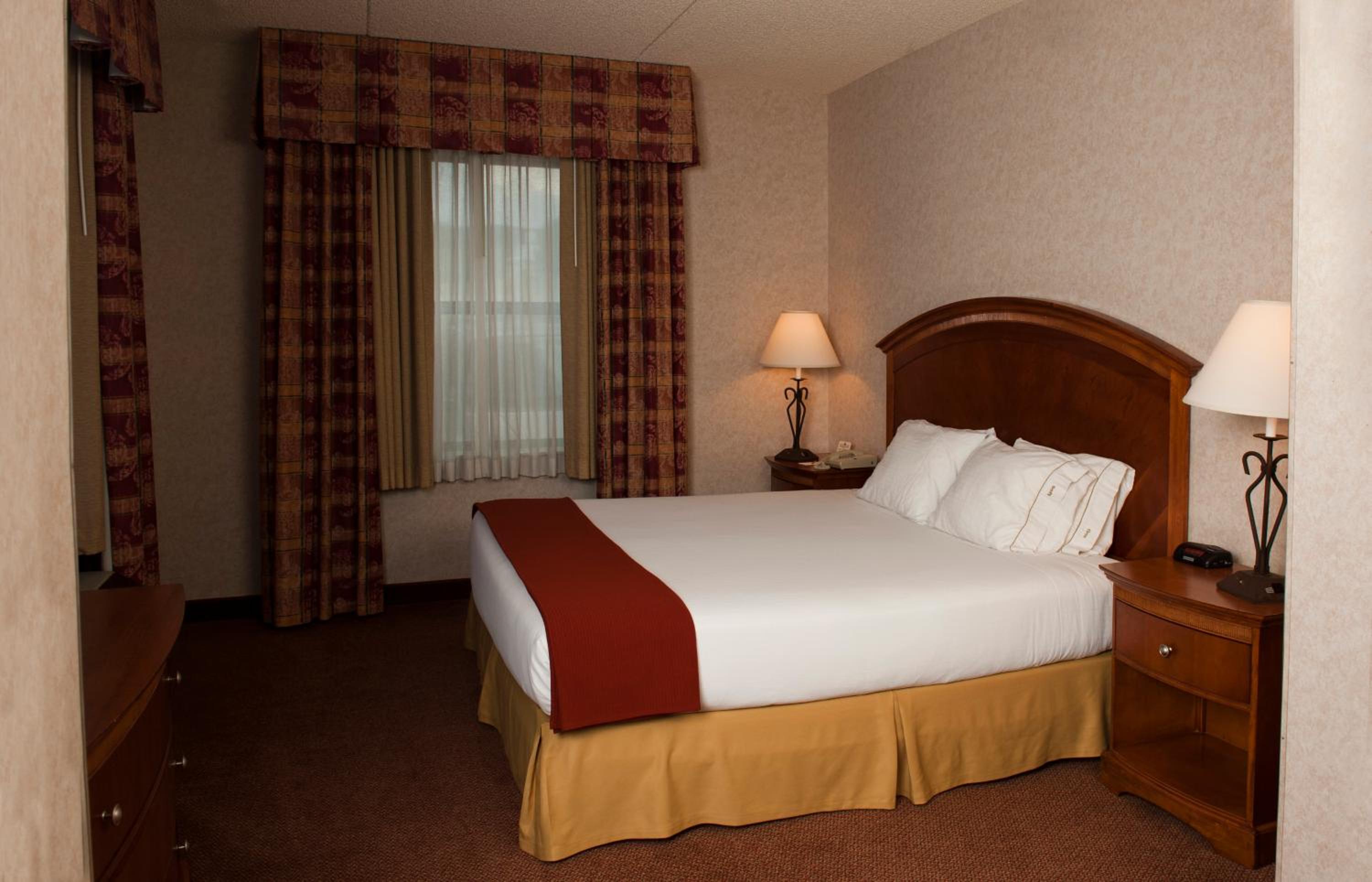 King Room - Non-Smoking - Photo 2