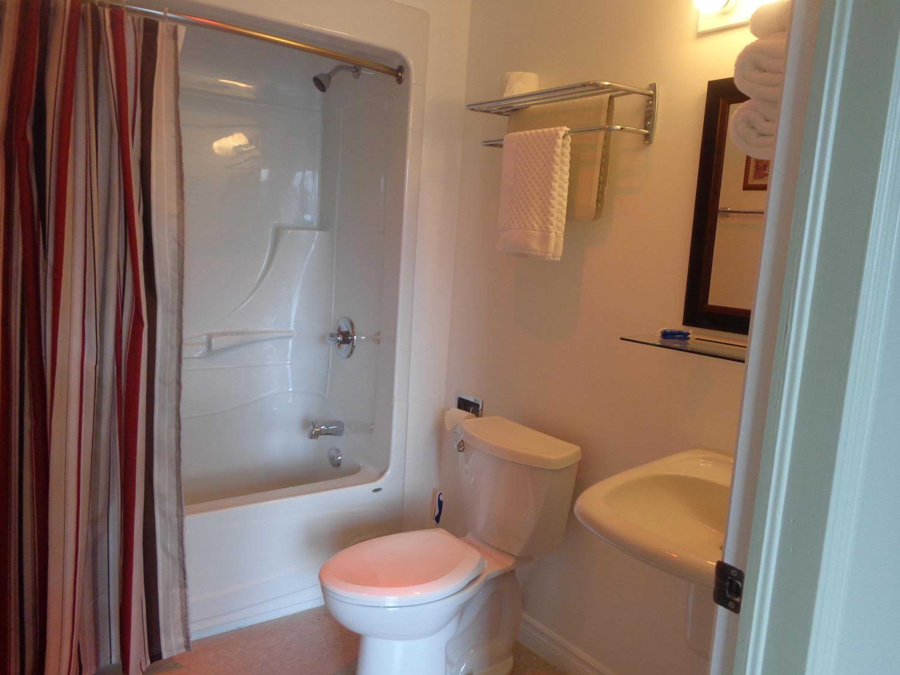 Queen Room photo 2