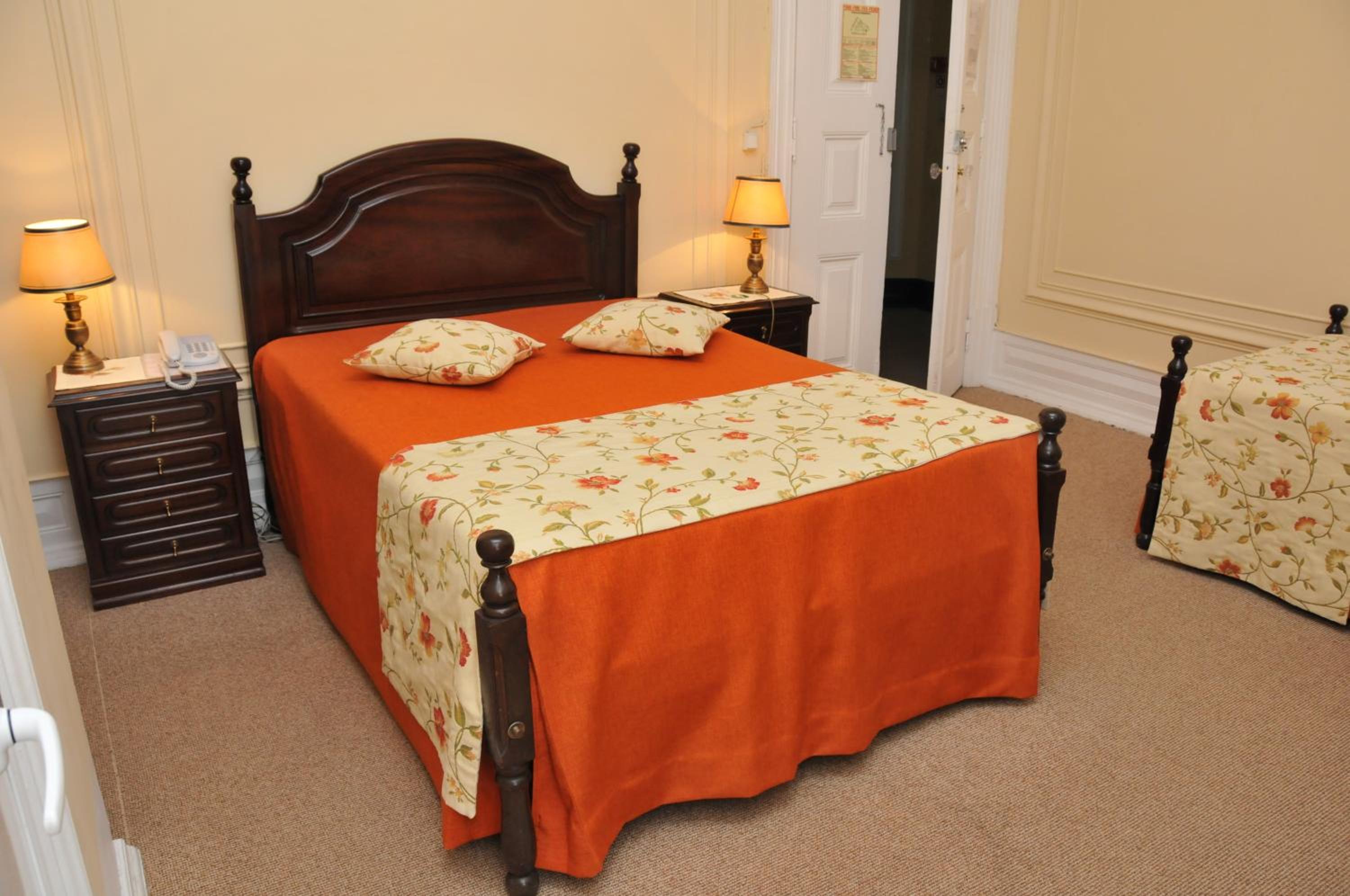Standard Double Or Twin Room With Private Bathroom photo 3