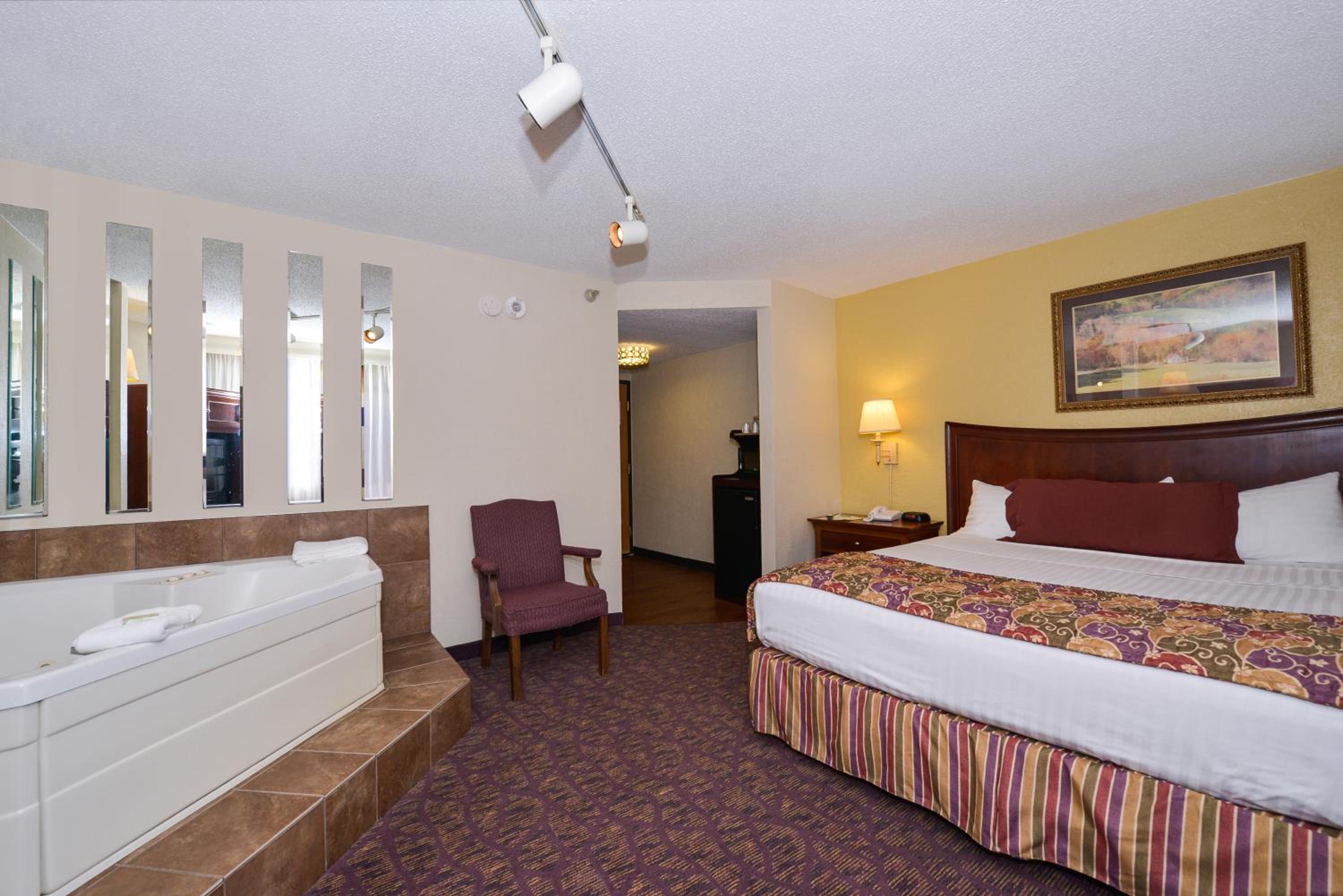 King Room with Spa Bath - Photo 4