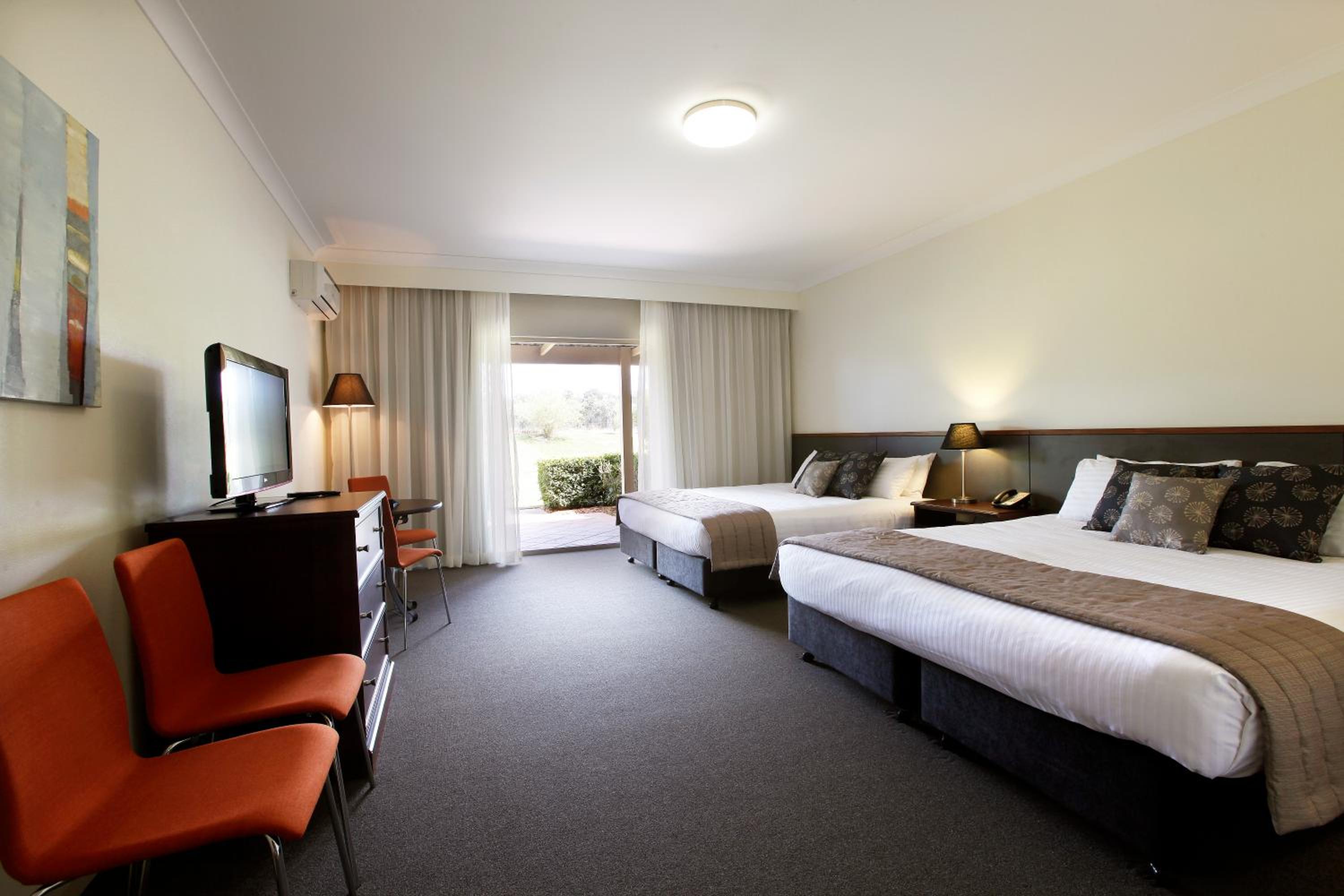 Executive King Room with Two King Beds photo 1