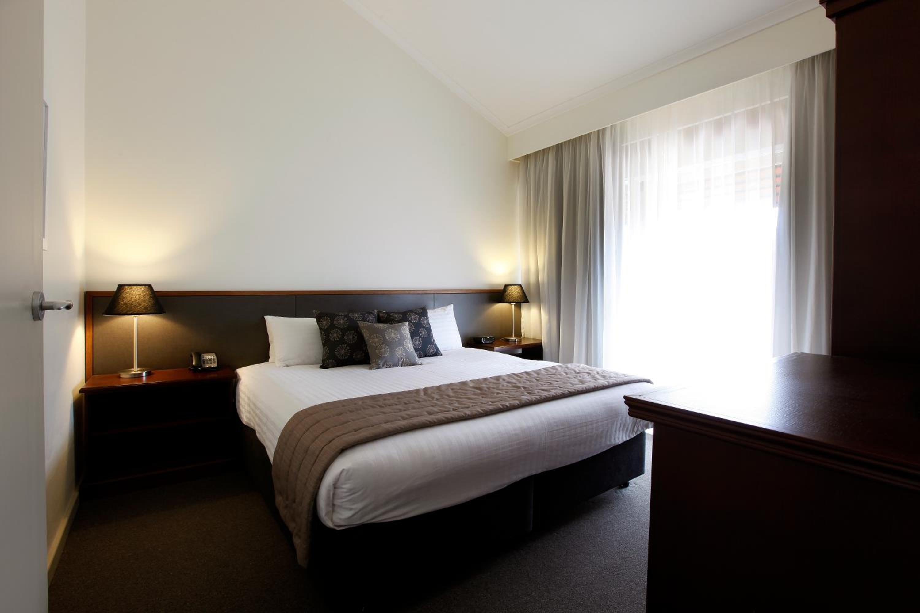 Premium Suite - Photo 6