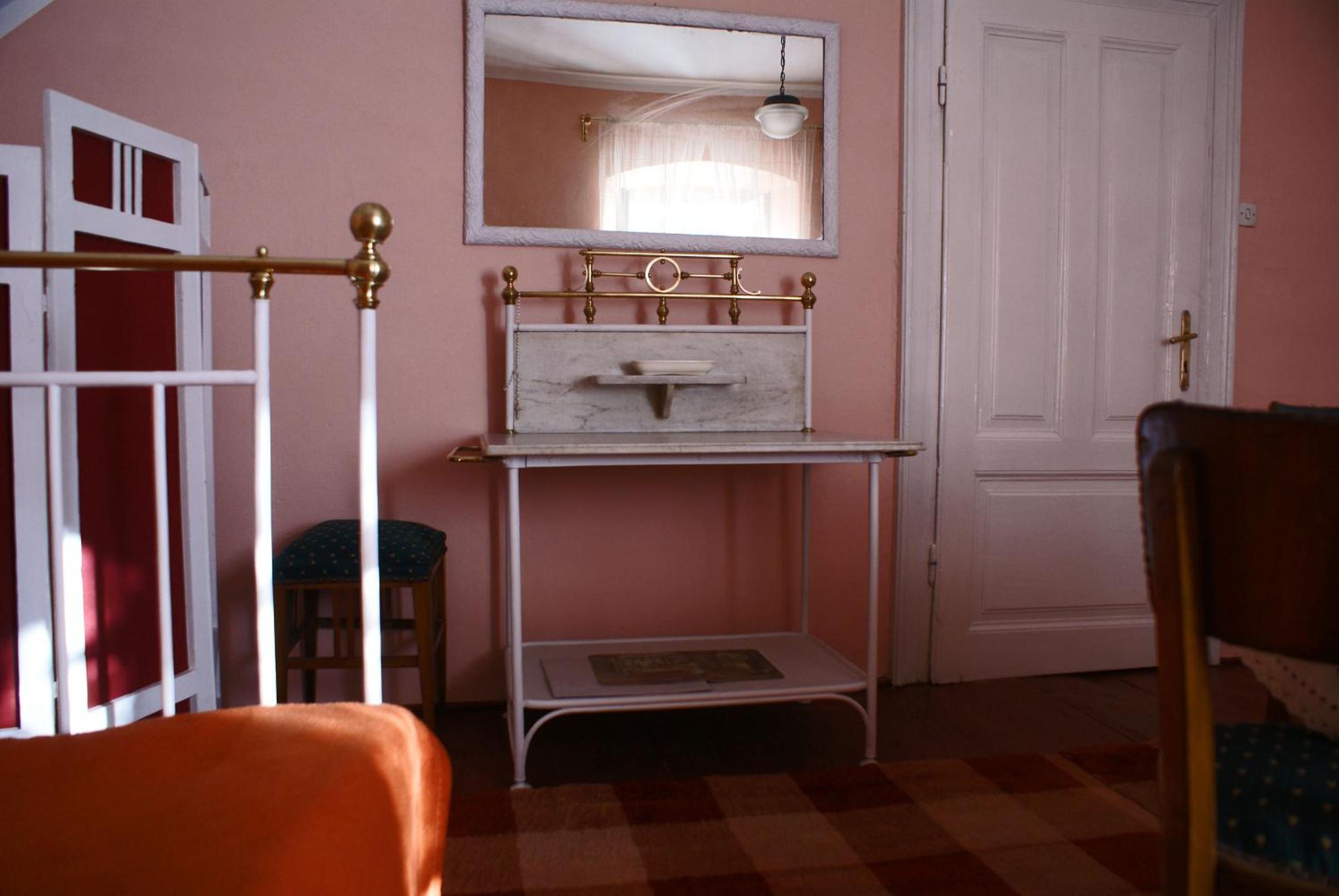 Single Room with Private Bathroom photo 1