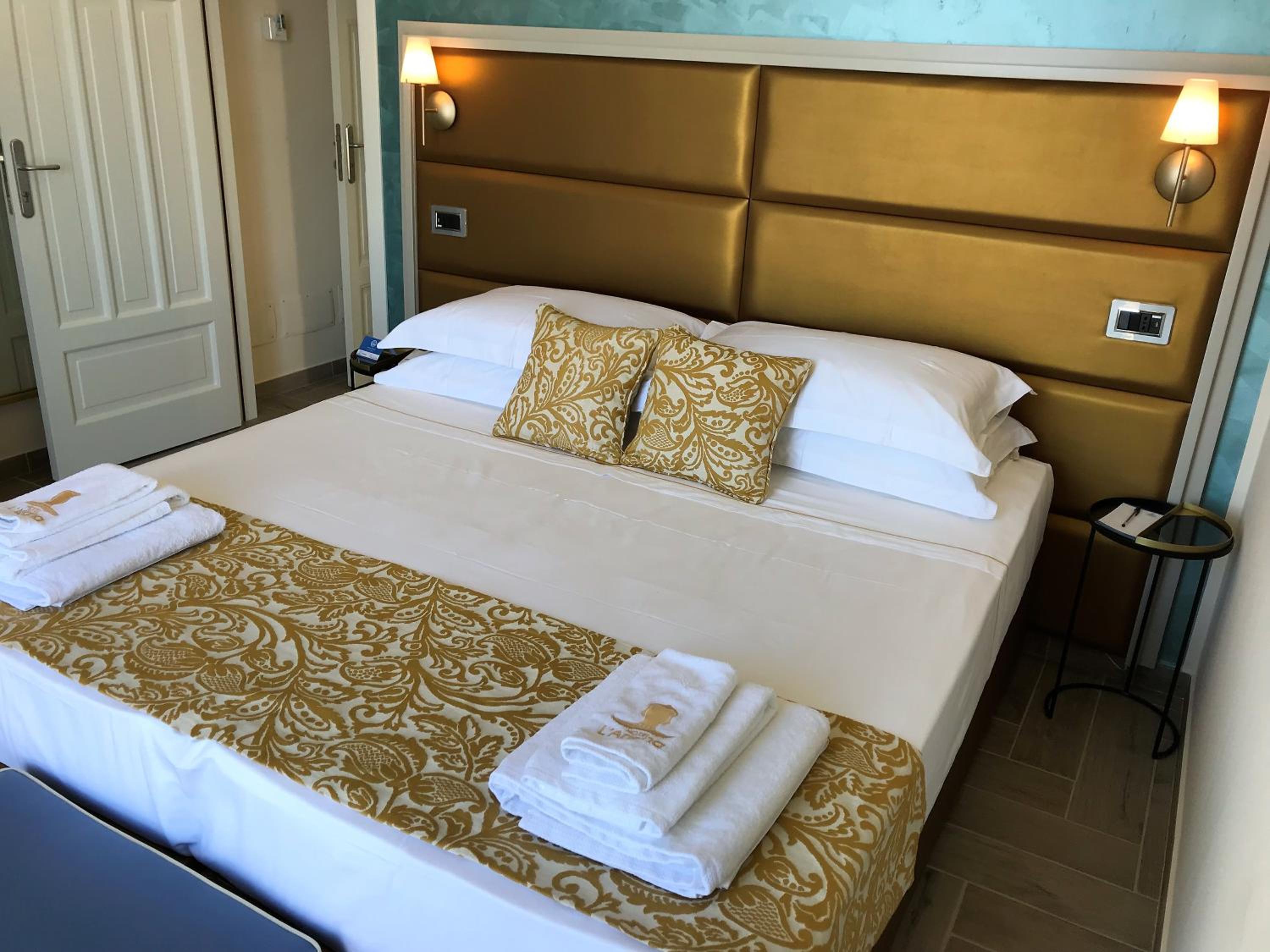 Deluxe Double or Twin Room with Balcony and Sea View