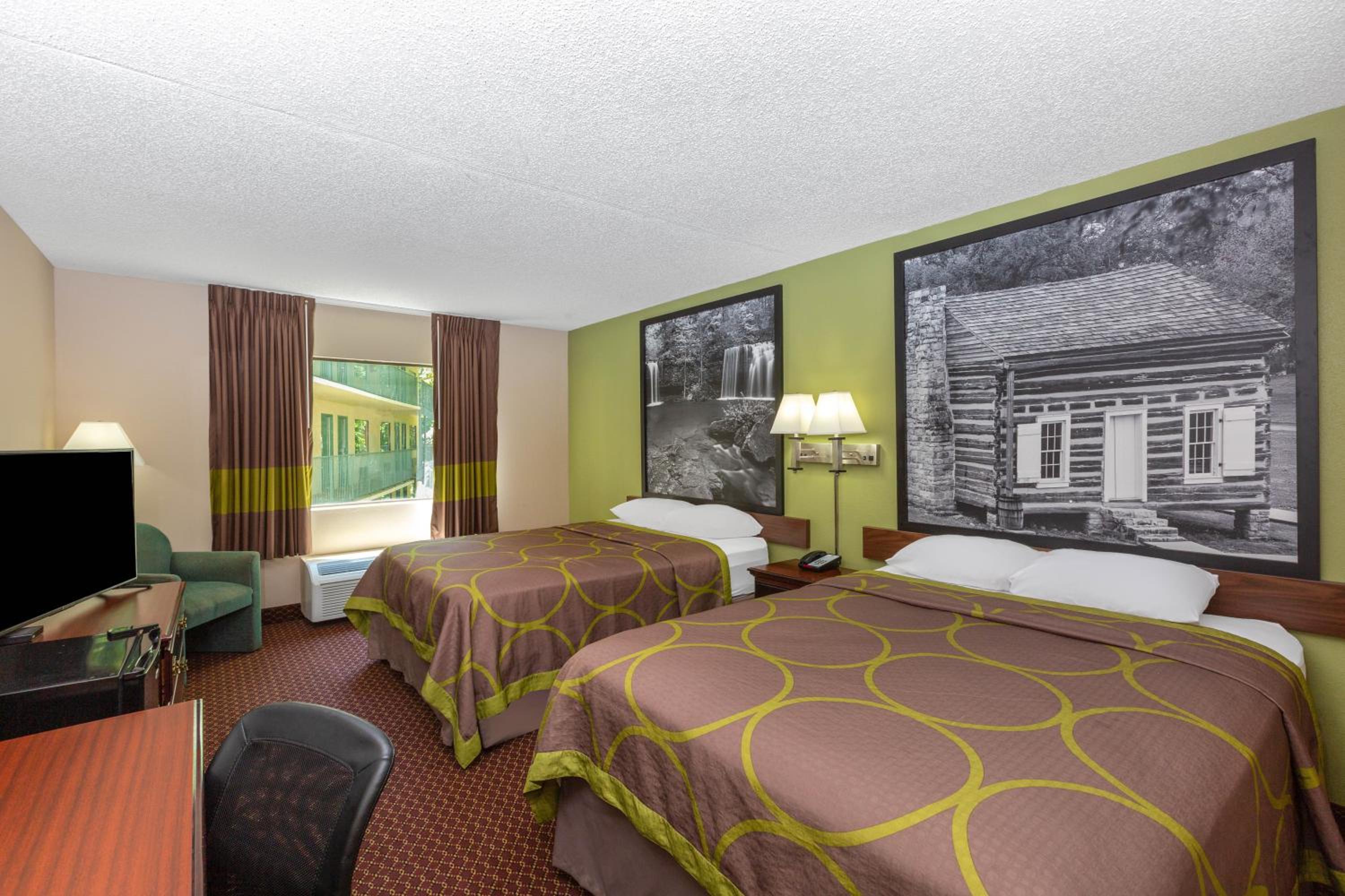 Queen Room with Two Queen Beds - Pool Area/Non-Smoking