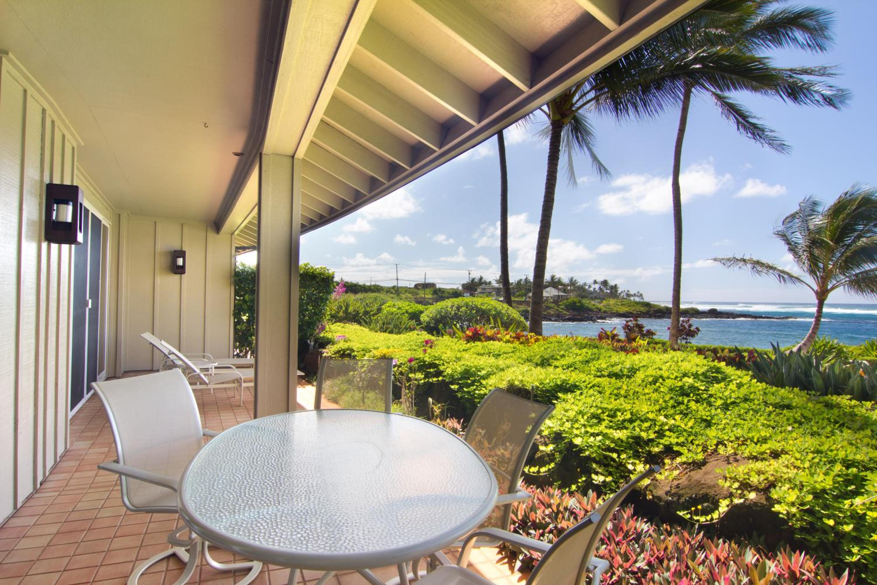 2-Bedroom Deluxe Oceanfront Condo photo 2