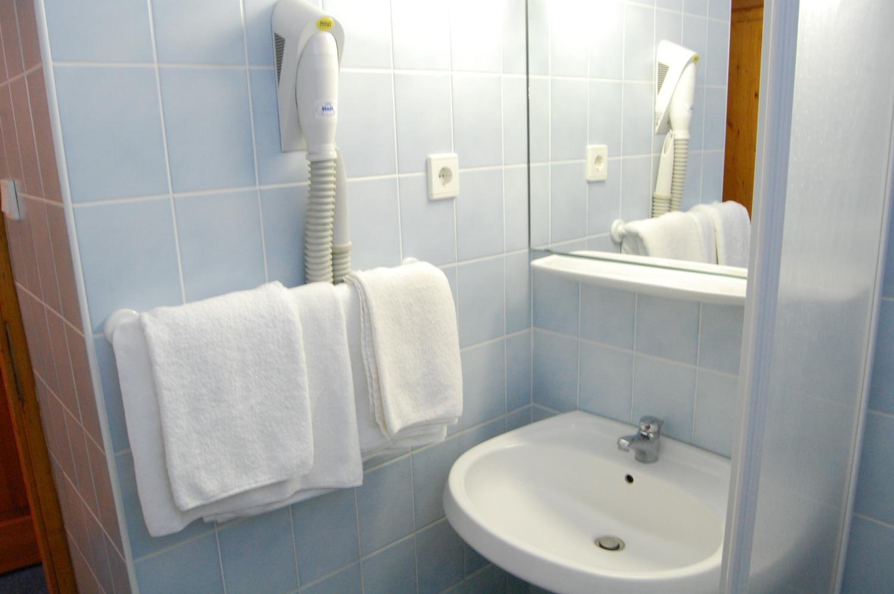 Double Room with Balcony - Photo 7