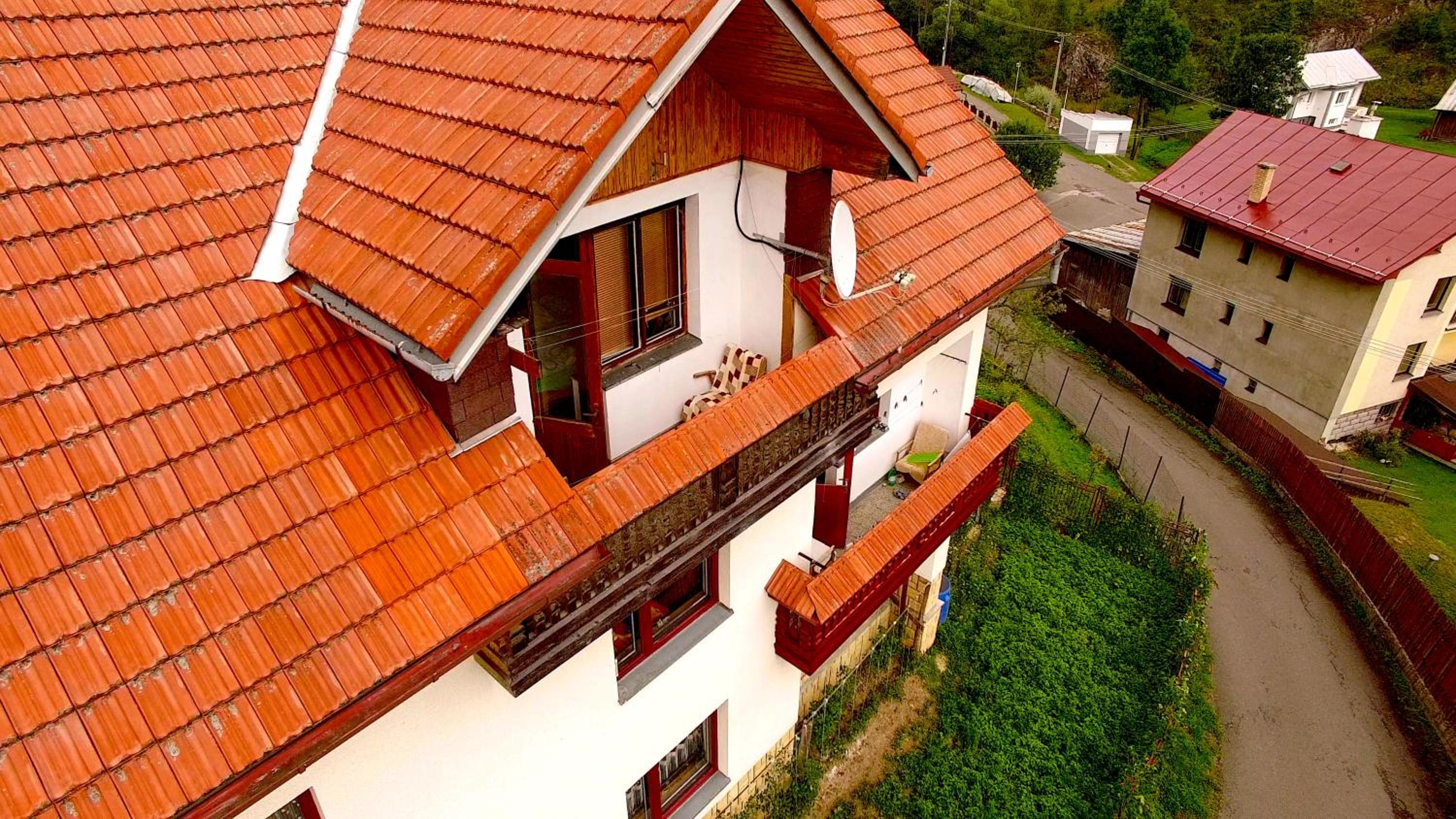 Apartment with Balcony - Photo 8