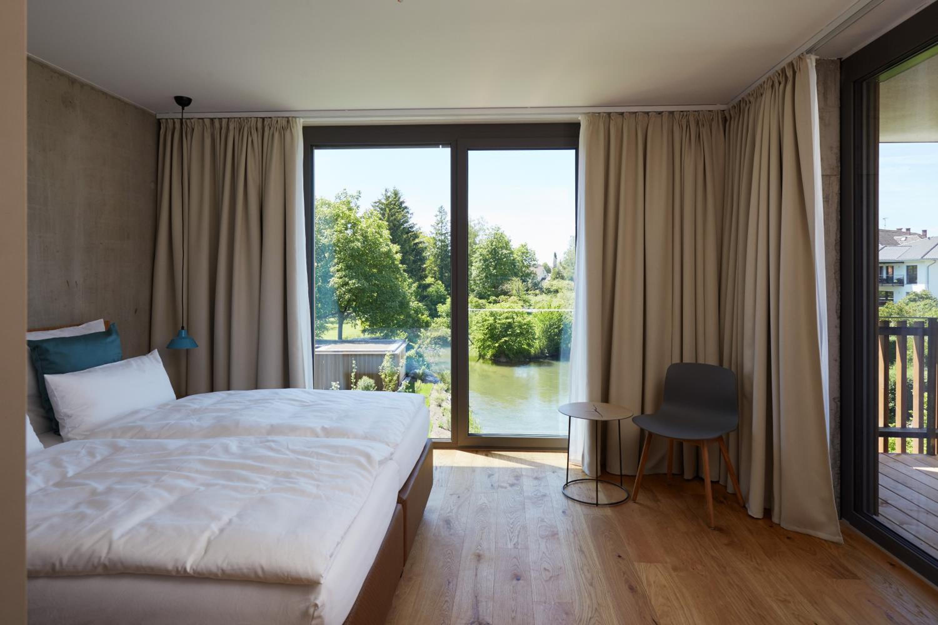 Superior Apartment "Über dem Wasser" with Loggia and river view