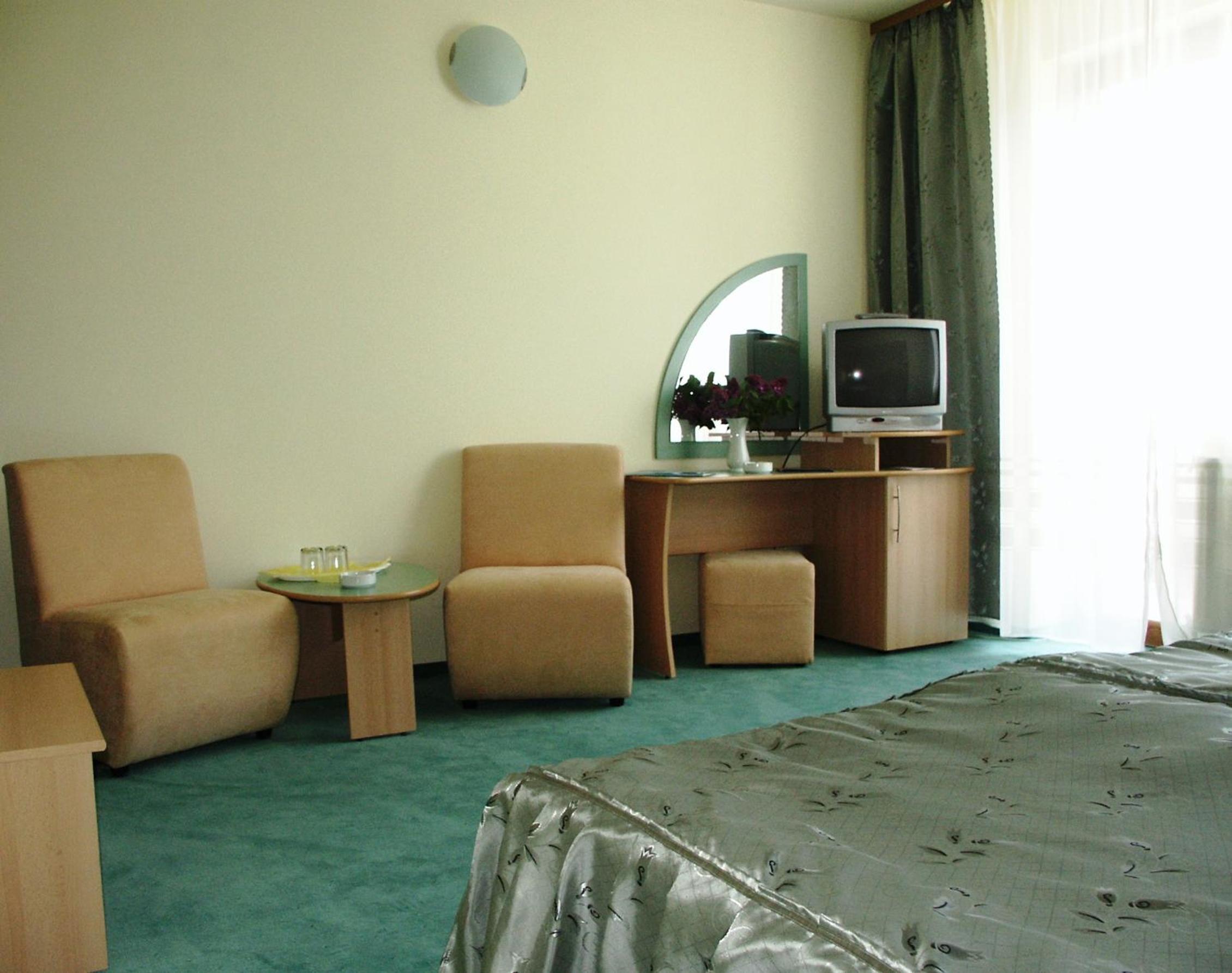 Twin Room - Photo 6