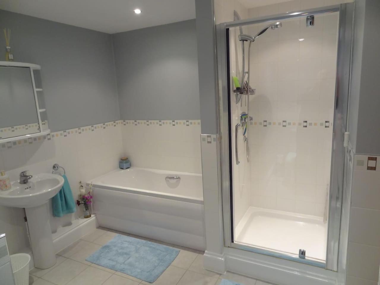 Double Room with Private Bathroom - Photo 7