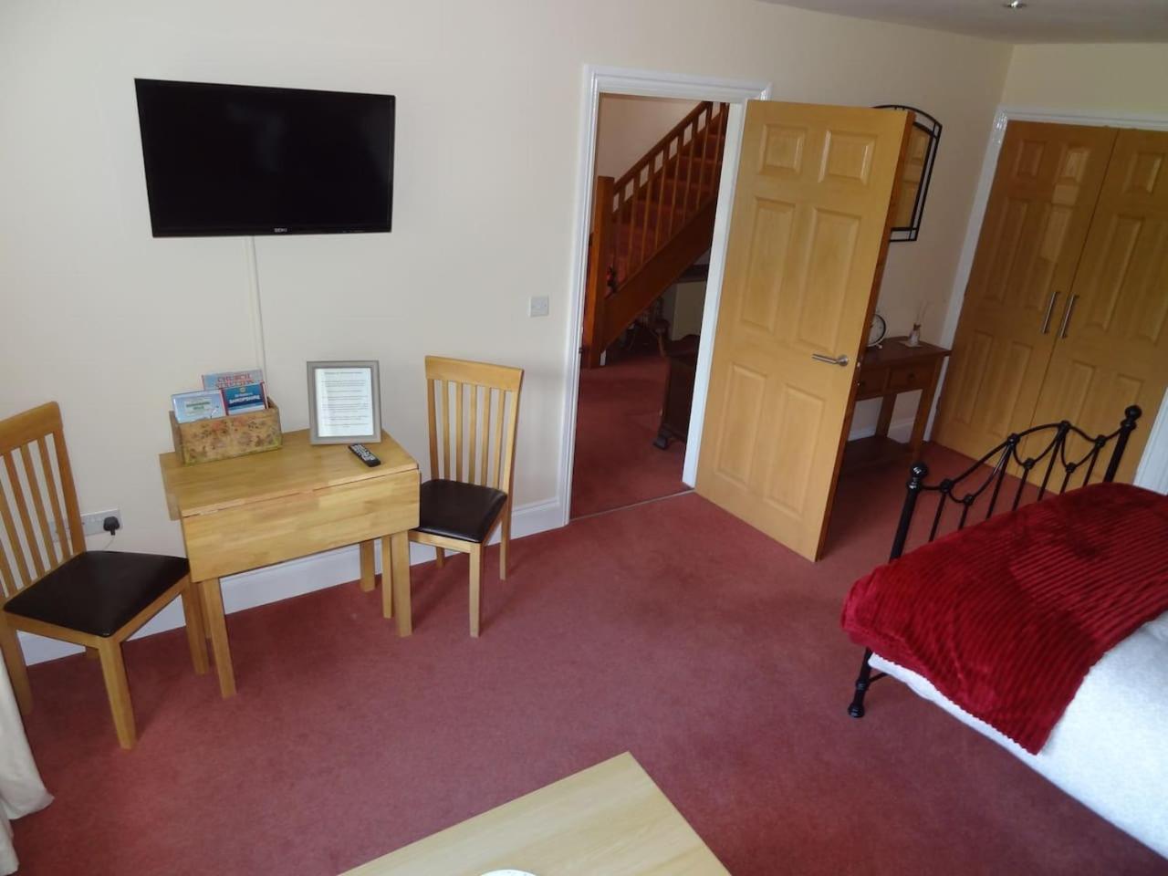Double Room with Private Bathroom - Photo 1