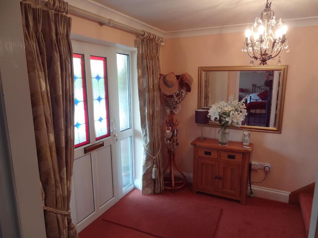 Double Room with Private Bathroom - Photo 10