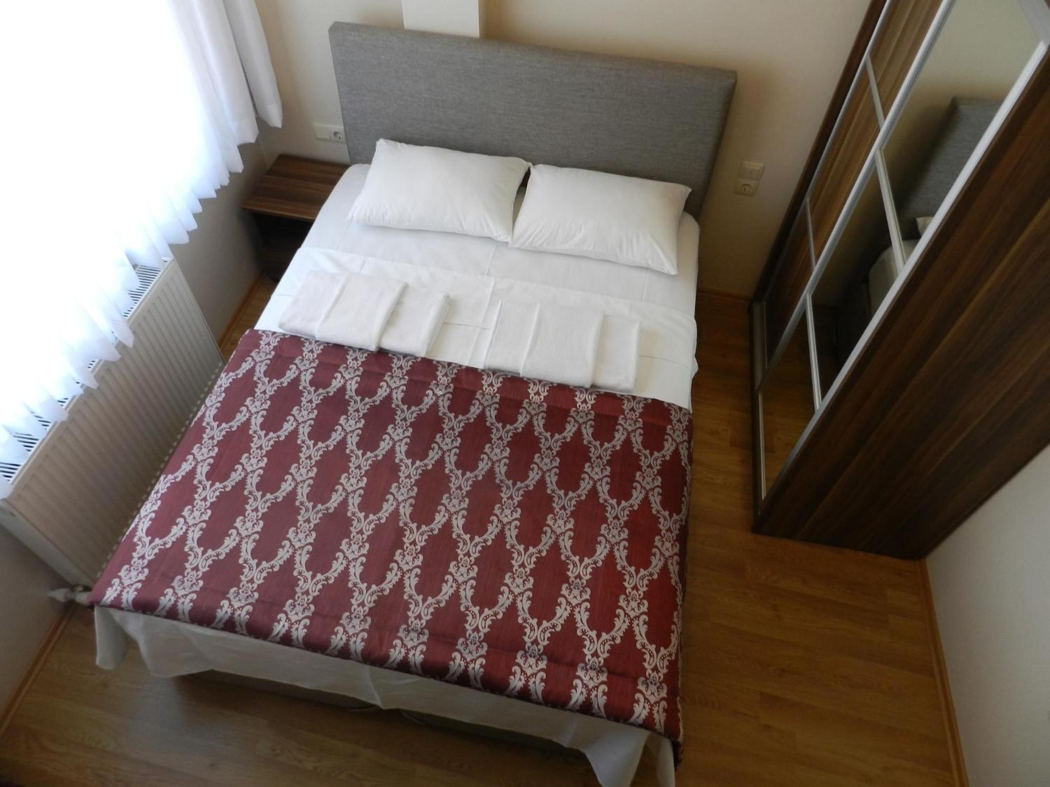 Apartment (3 Adults)