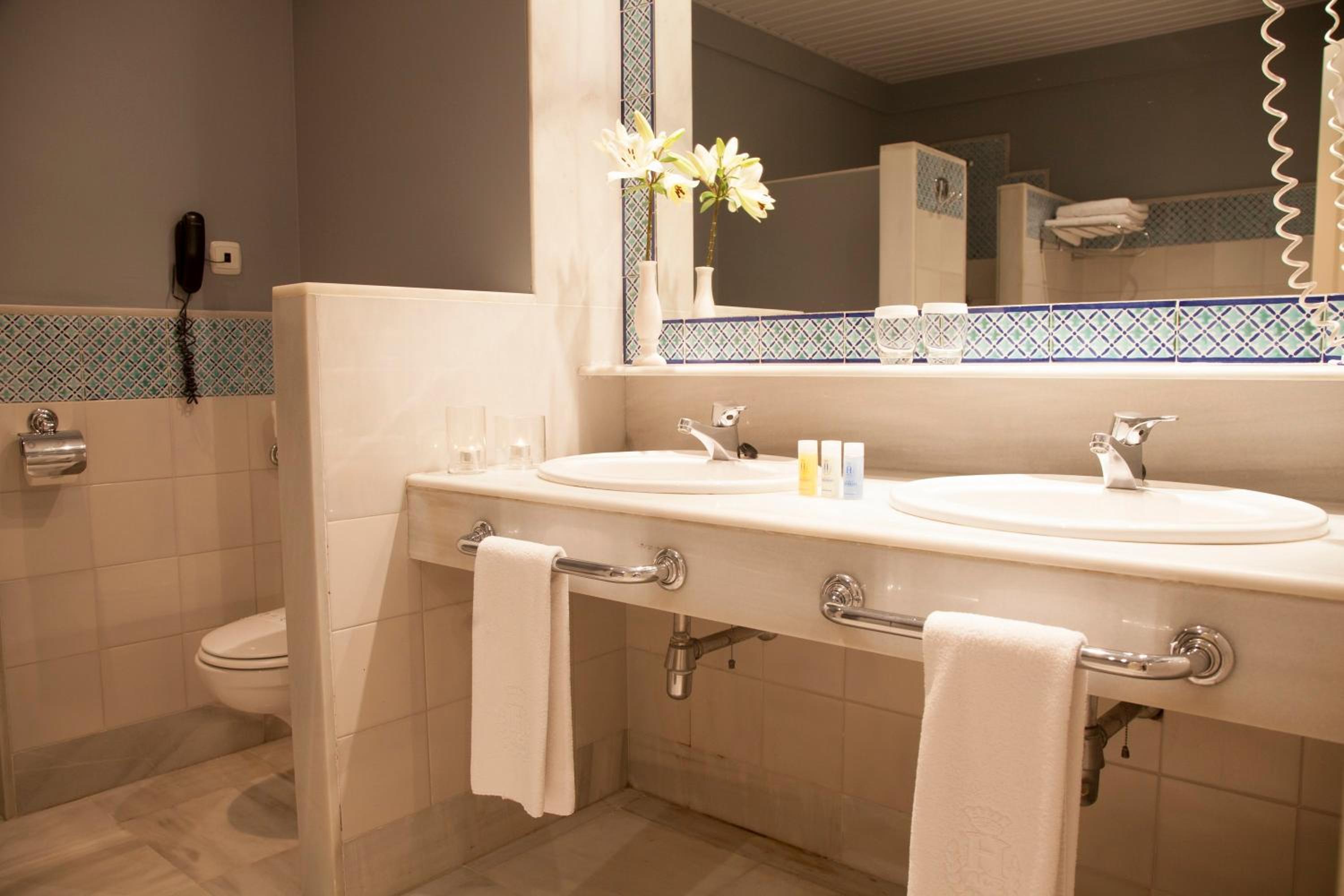 Superior Triple Room - Photo 9