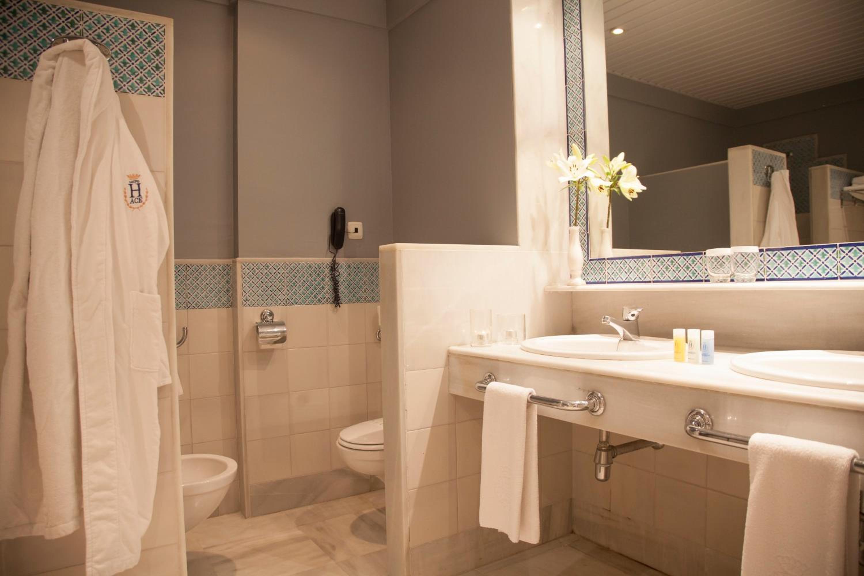 Superior Triple Room - Photo 8