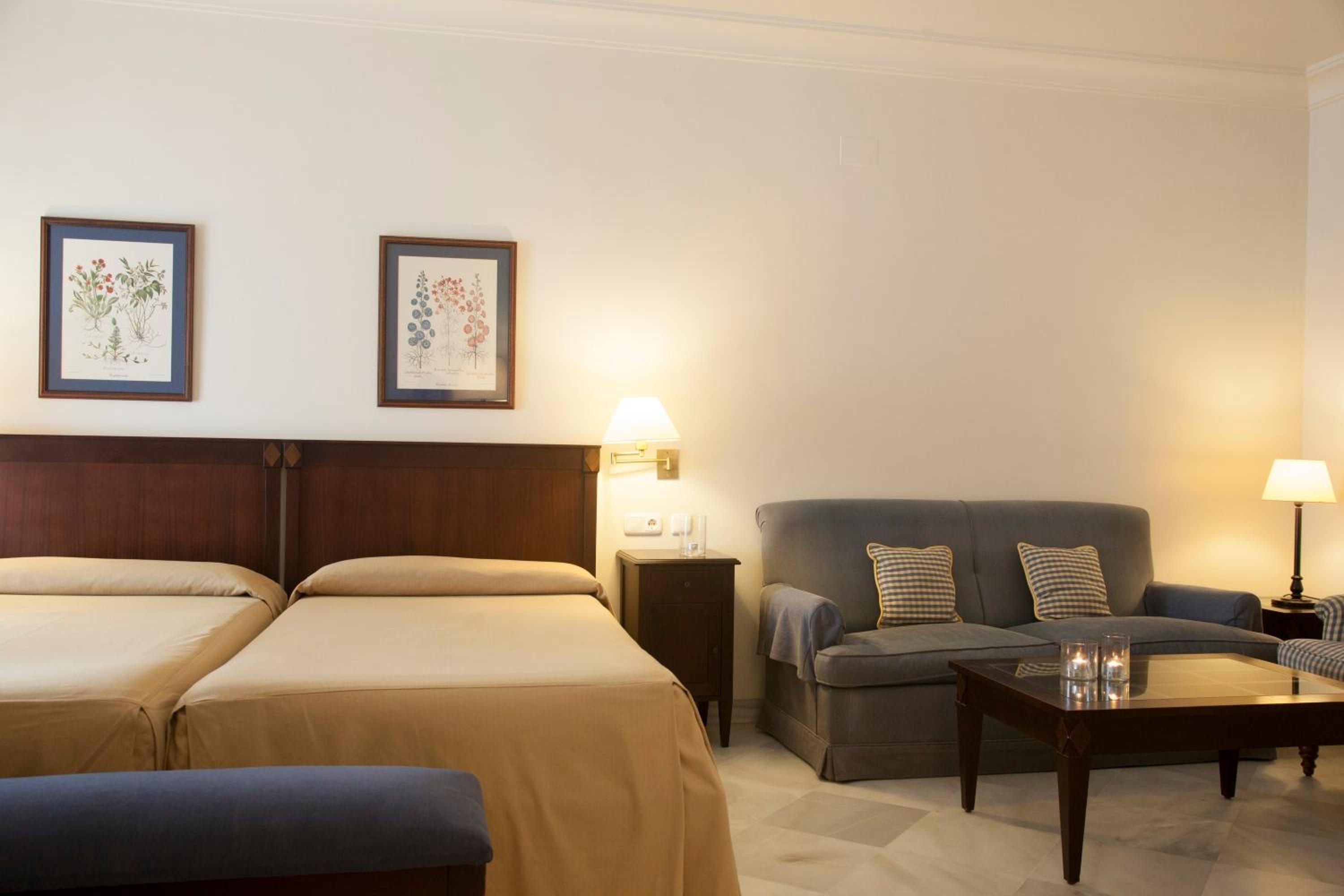 Superior Triple Room - Photo 7