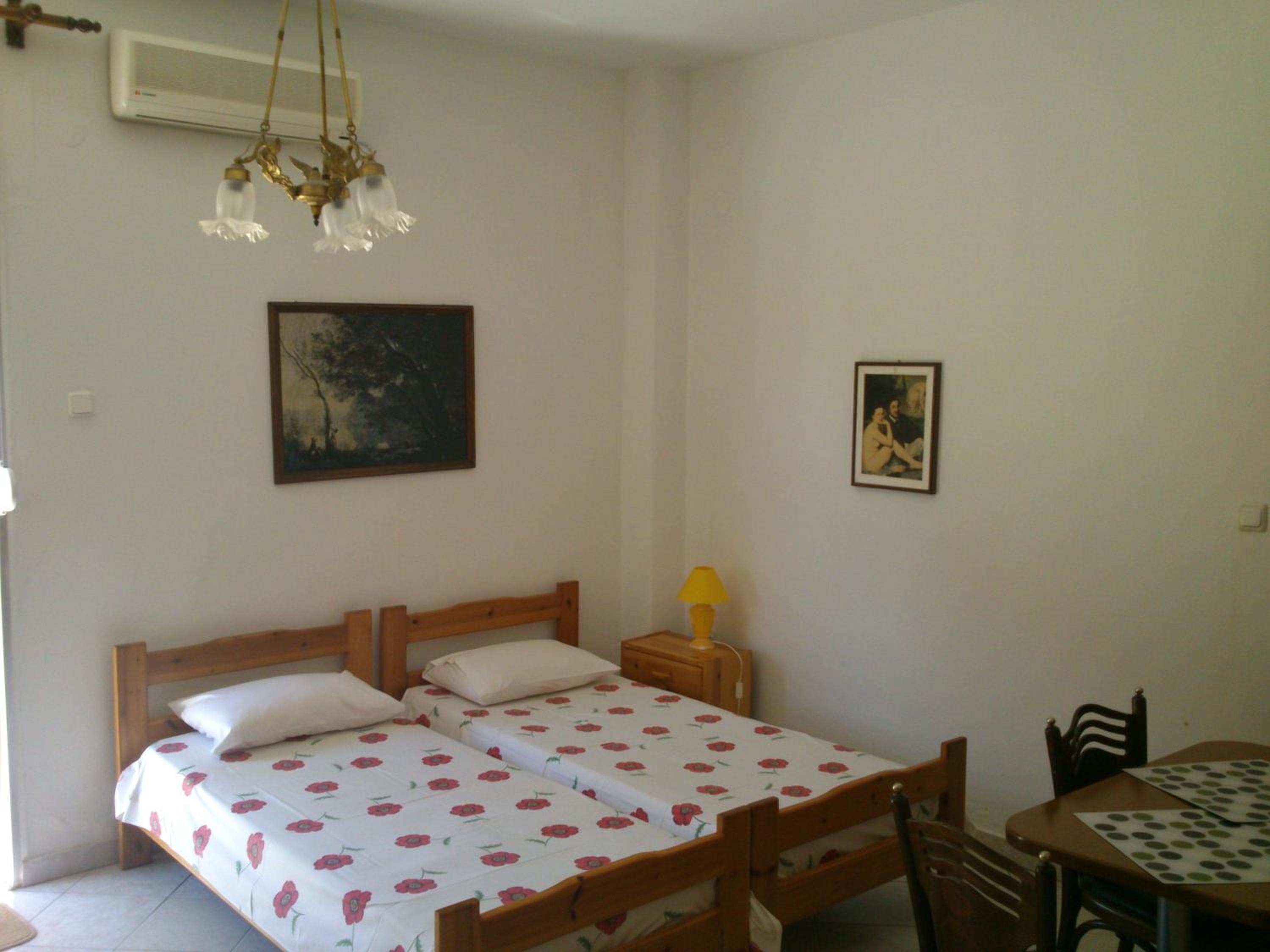 Studio Apartment photo 3