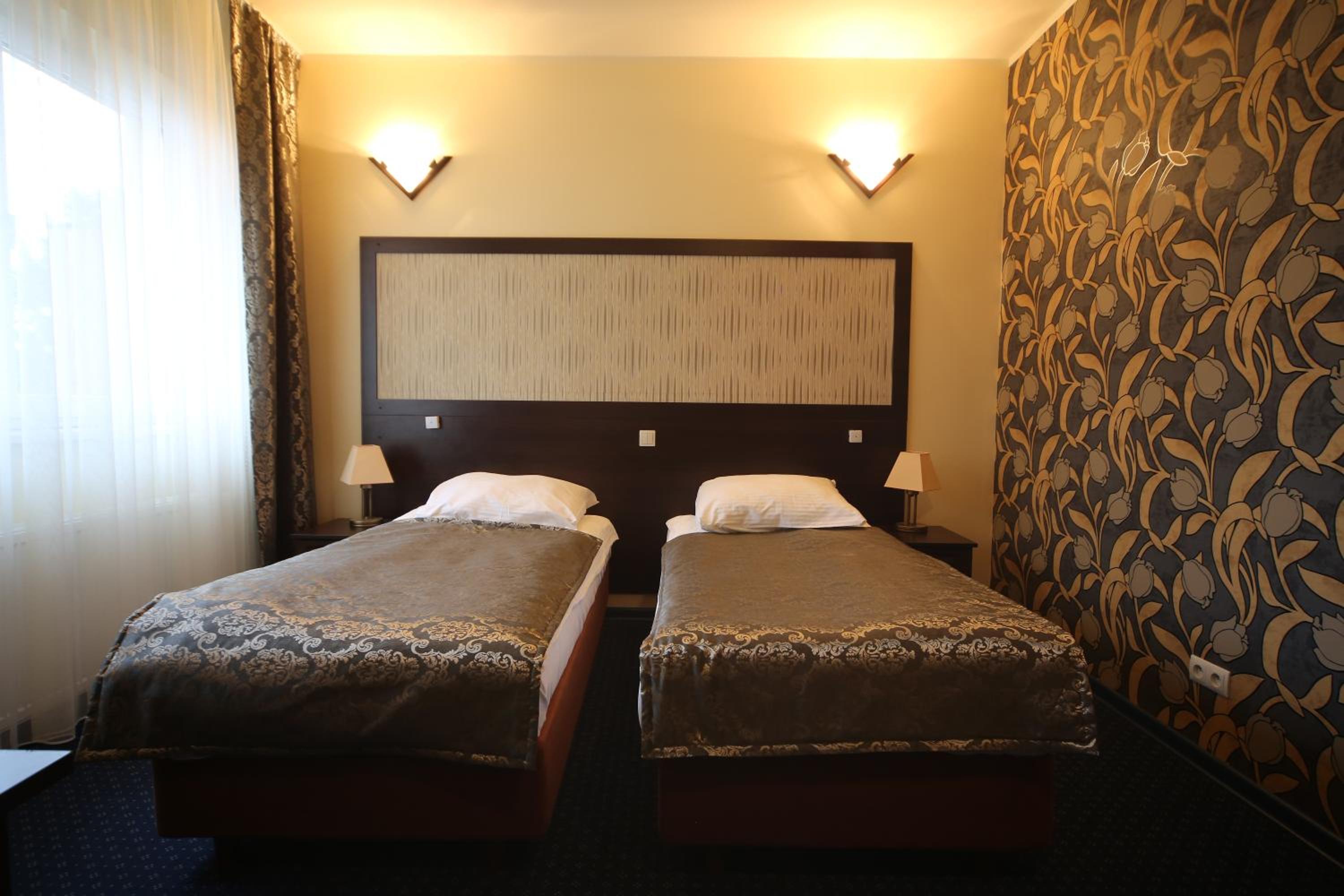 Twin Room - Photo 2