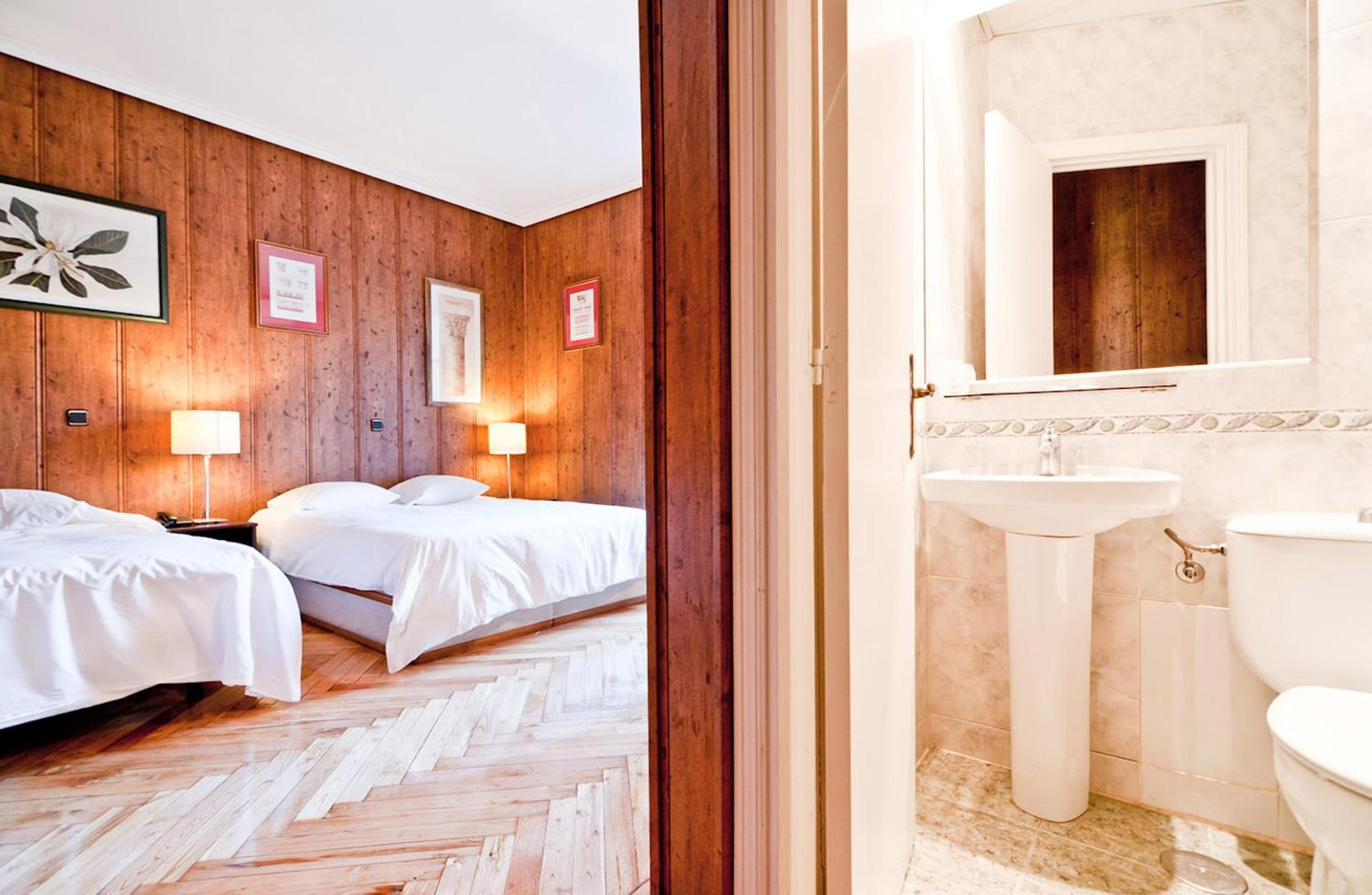 Triple Room - Photo 18