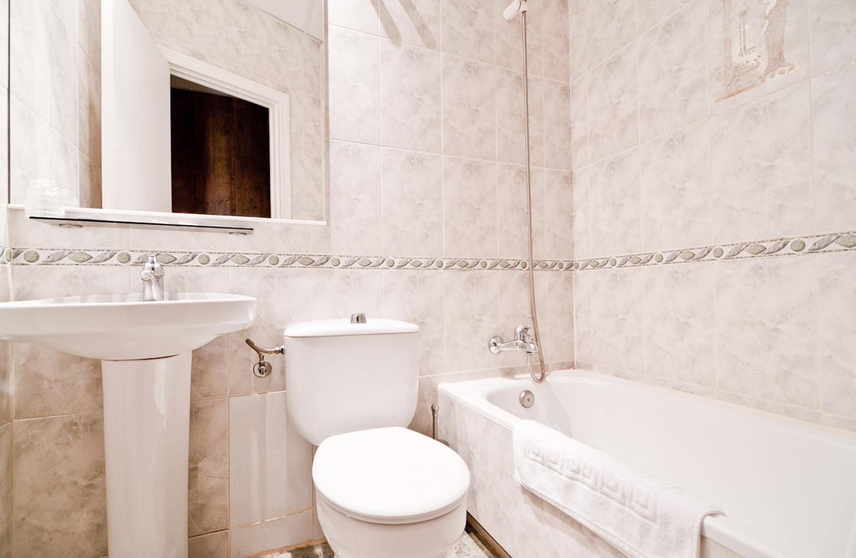 Double Room - Photo 25