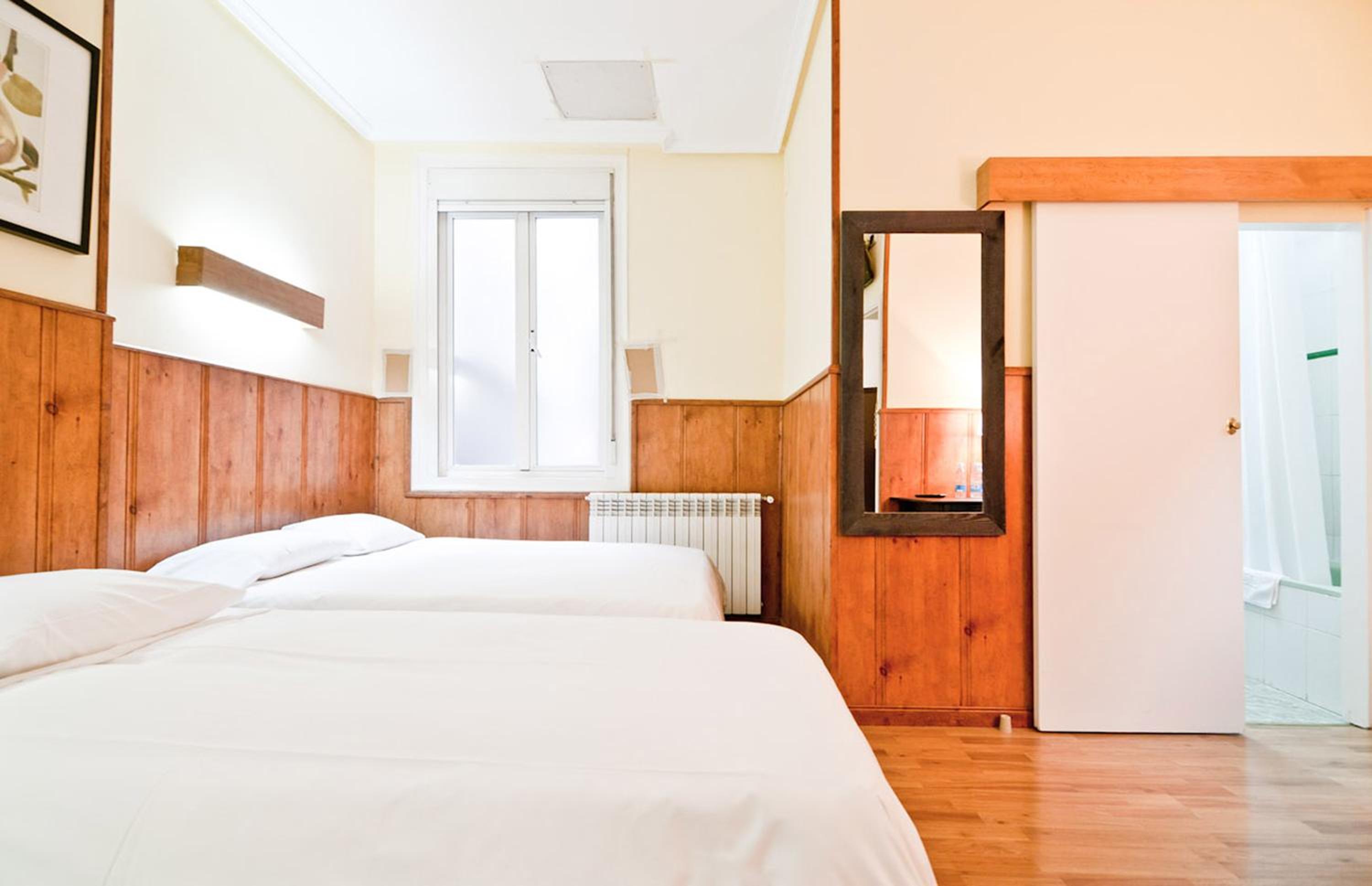 Quadruple Room - Photo 10