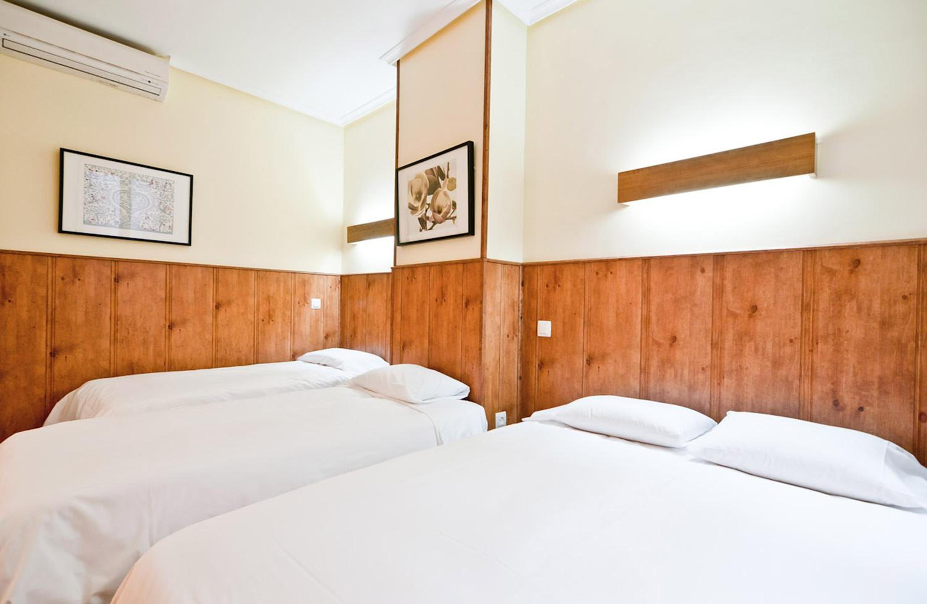 Quadruple Room - Photo 11