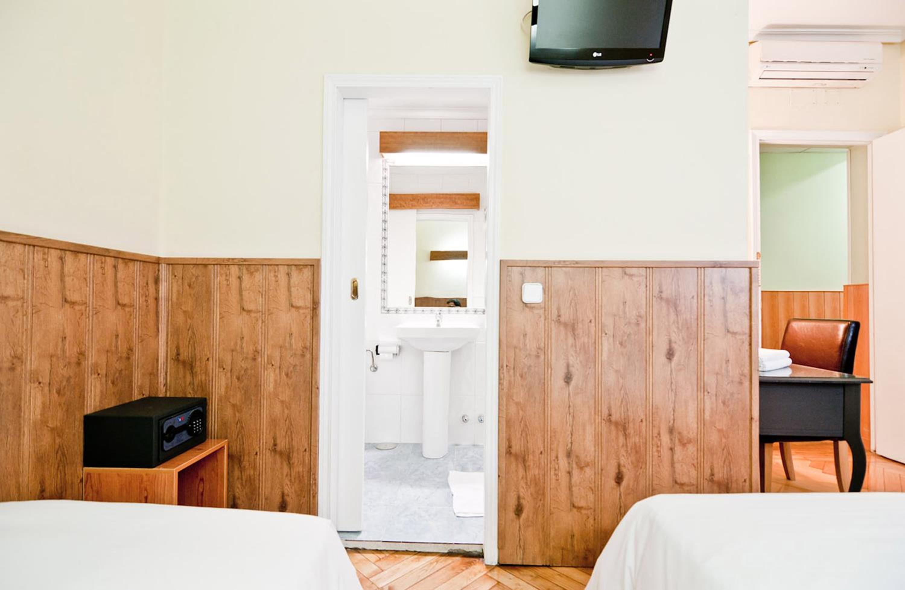 Triple Room - Photo 6