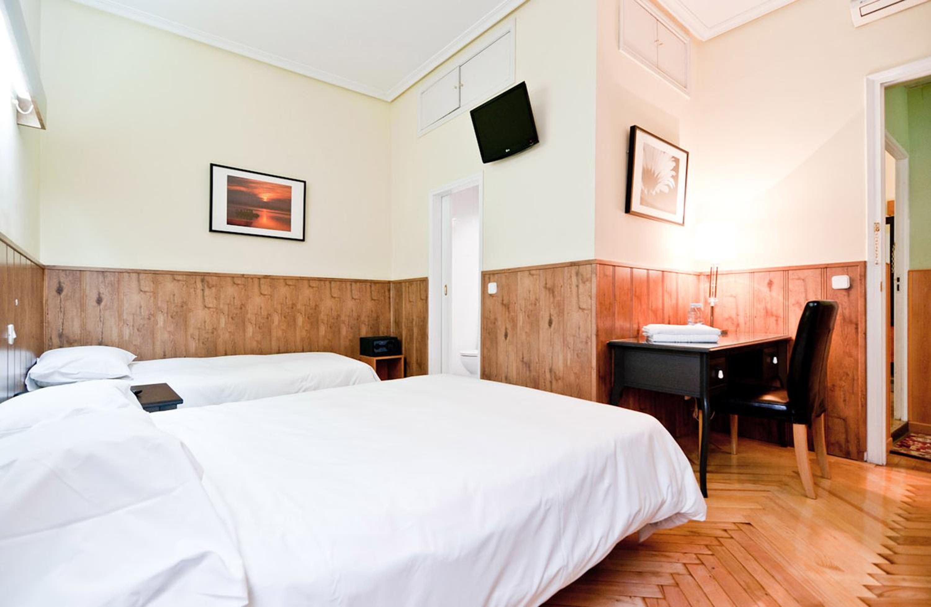 Triple Room - Photo 7