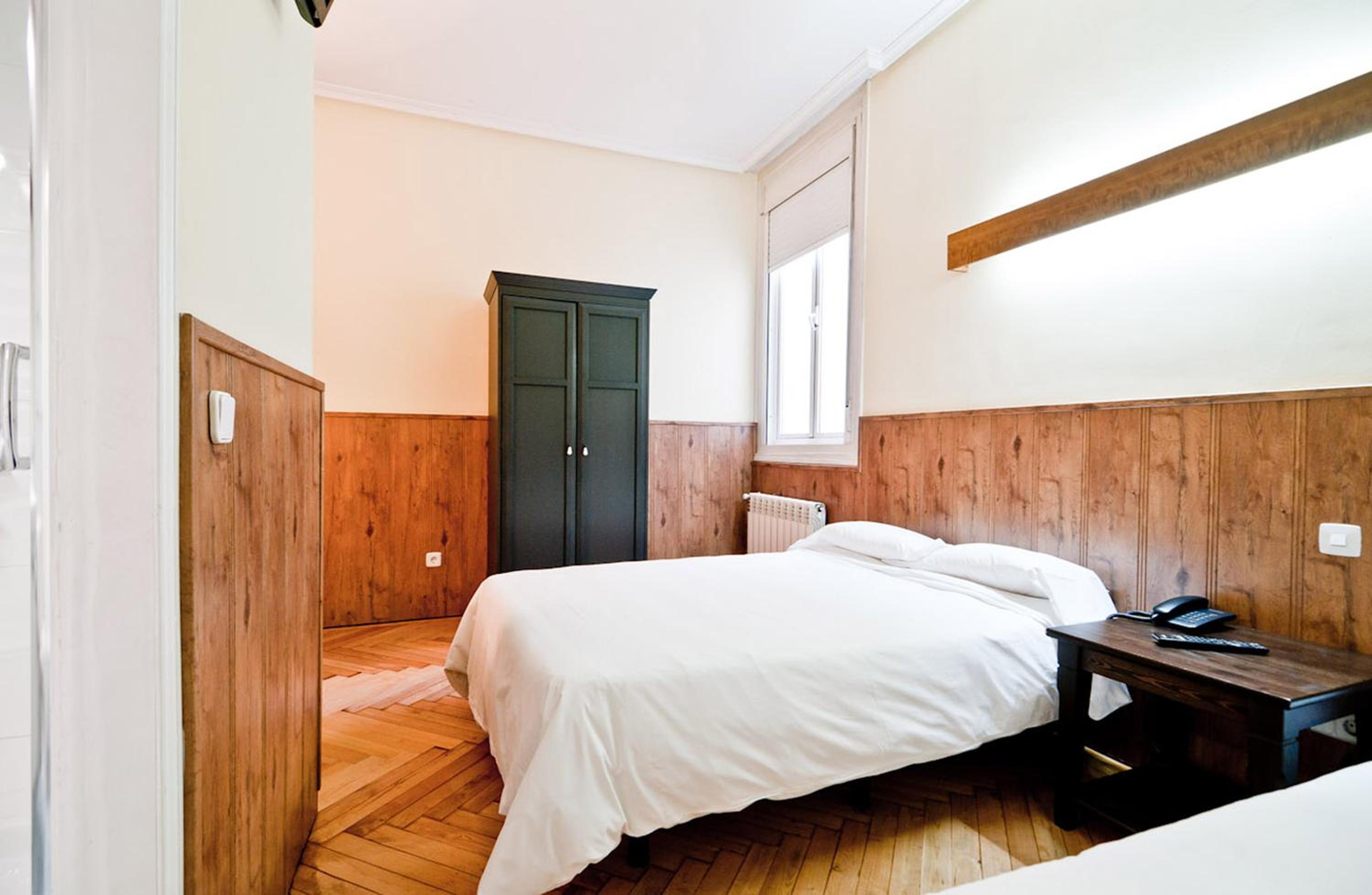 Double Room - Photo 18