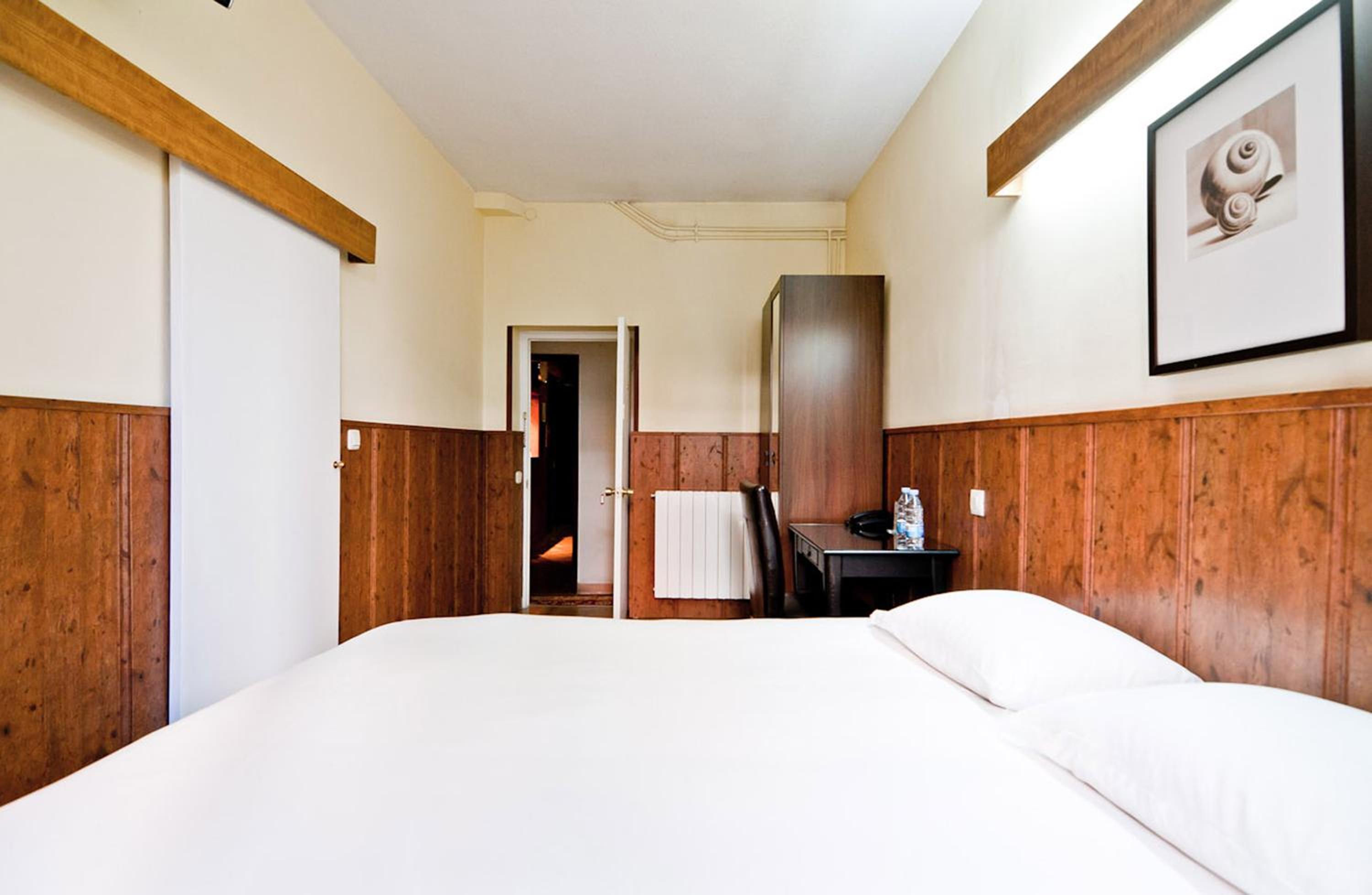 Double Room - Photo 17