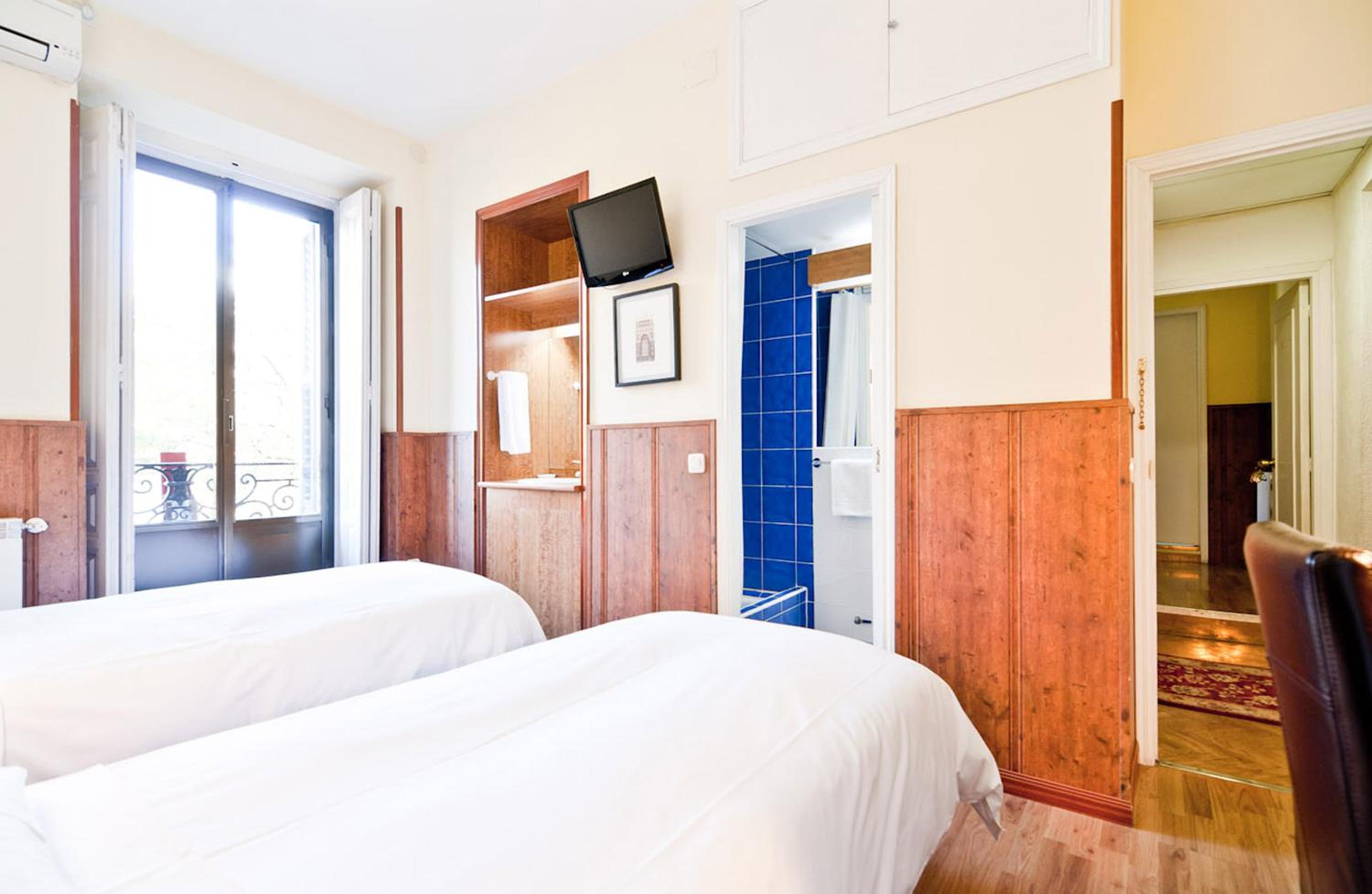 Double Room - Photo 14