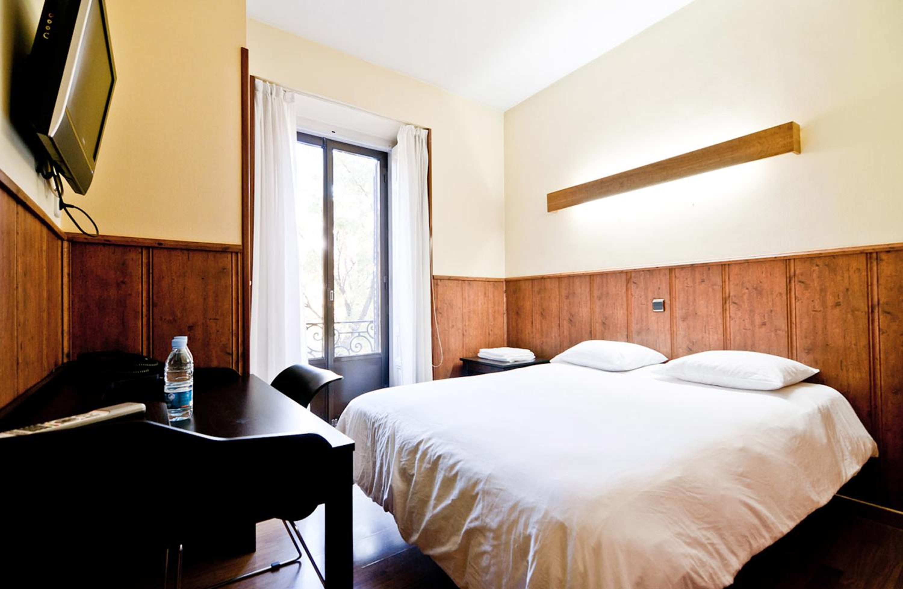 Double Room - Photo 12