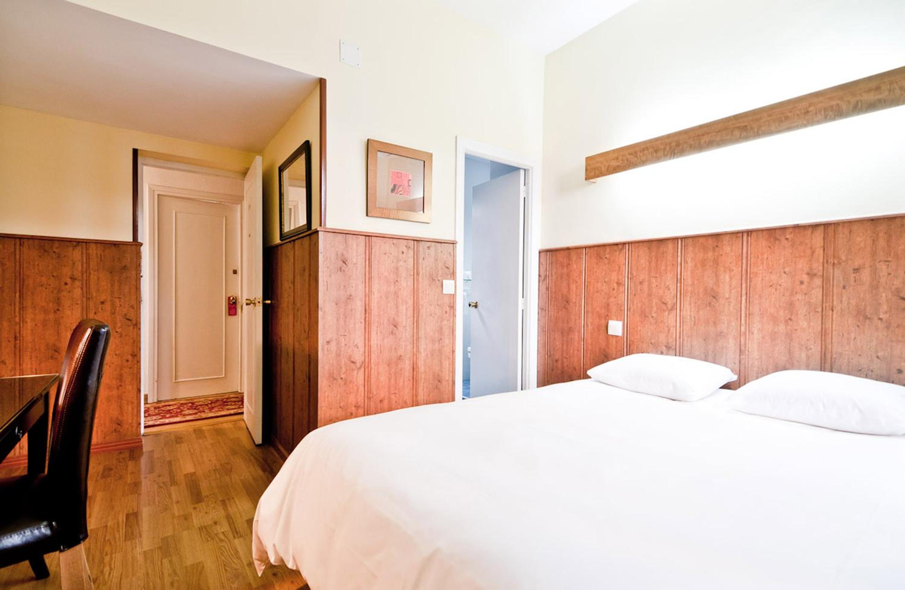 Double Room - Photo 9