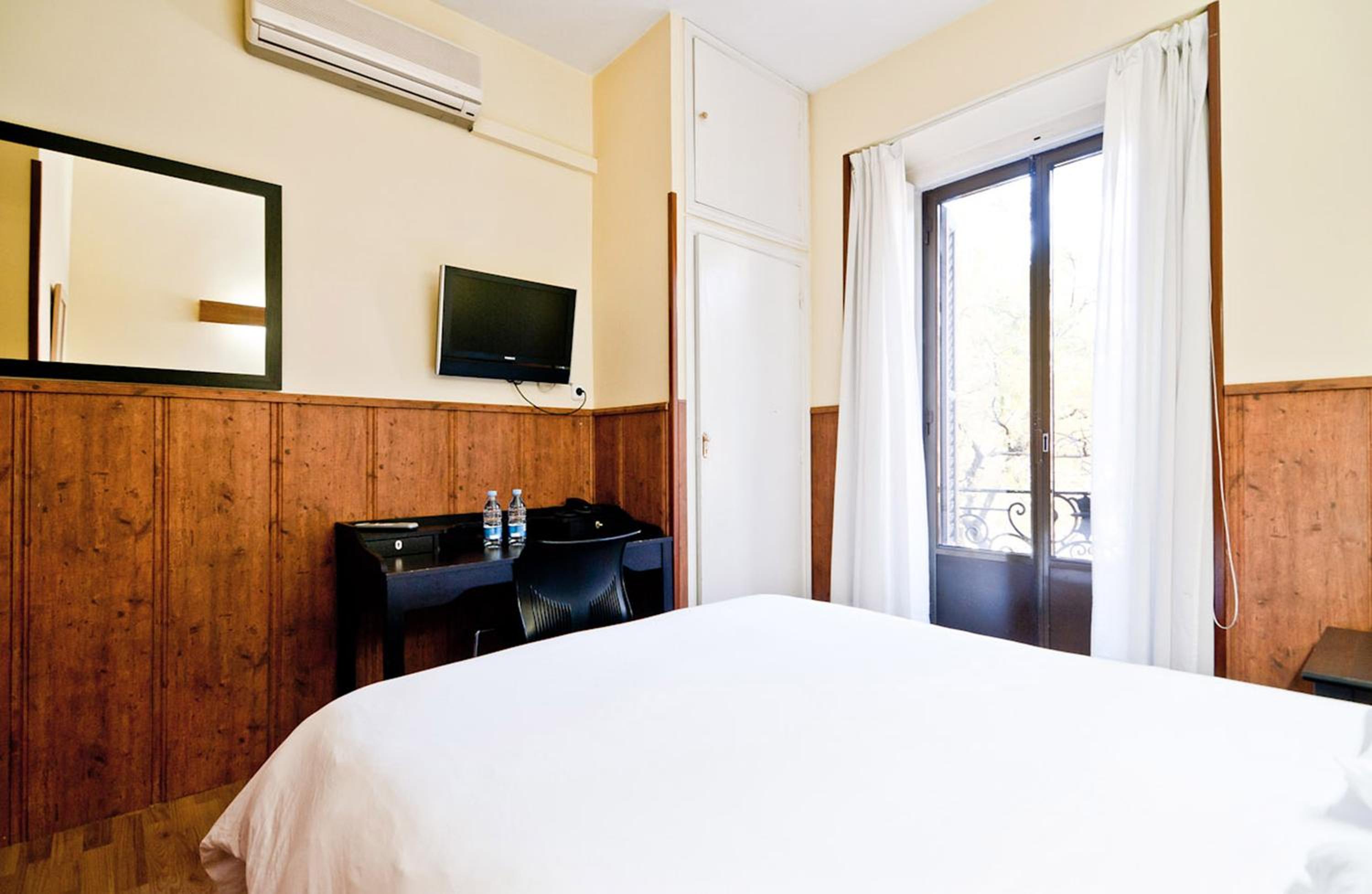 Double Room - Photo 8