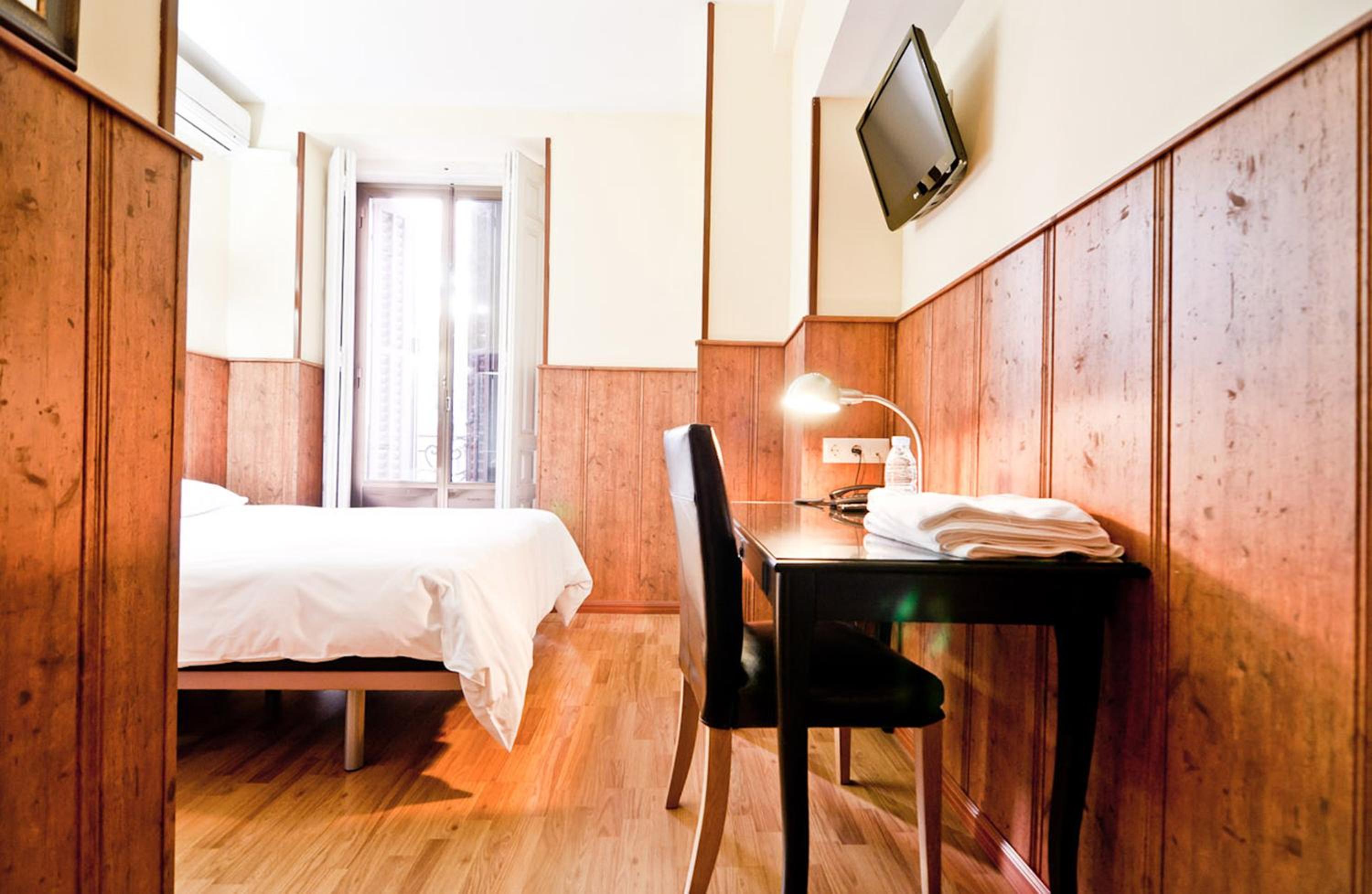 Double Room - Photo 7