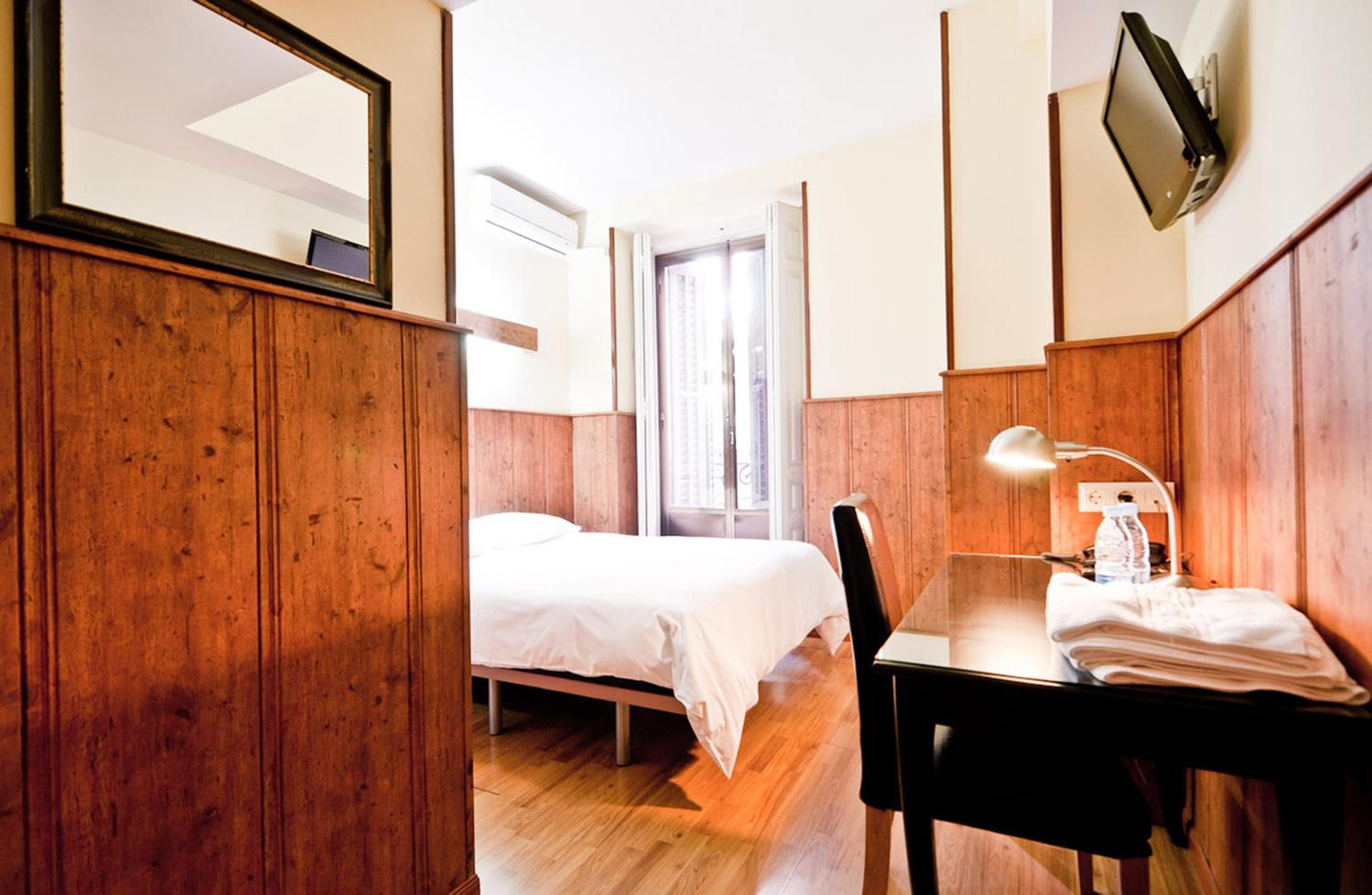 Double Room - Photo 6
