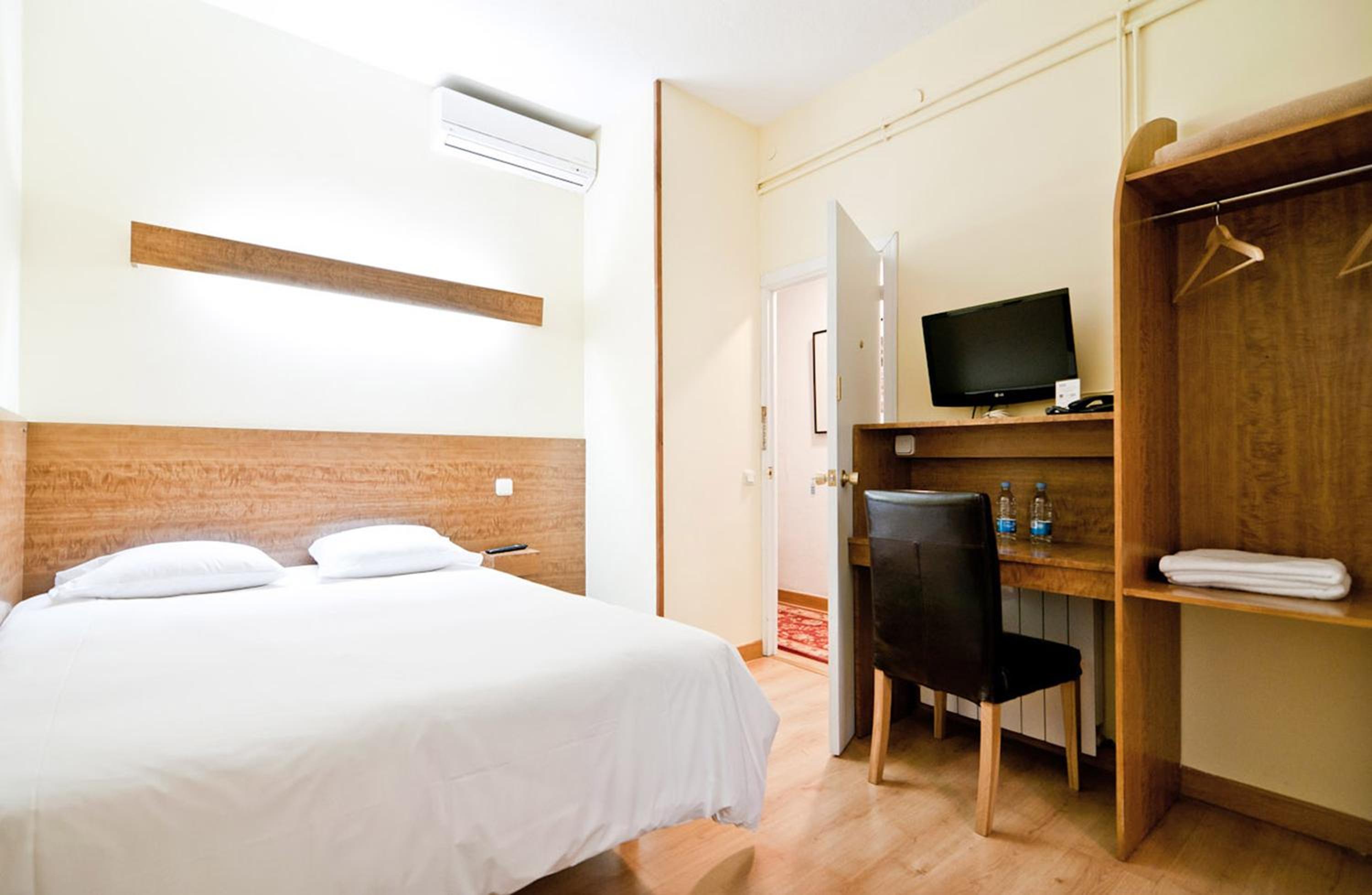 Double Room - Photo 4