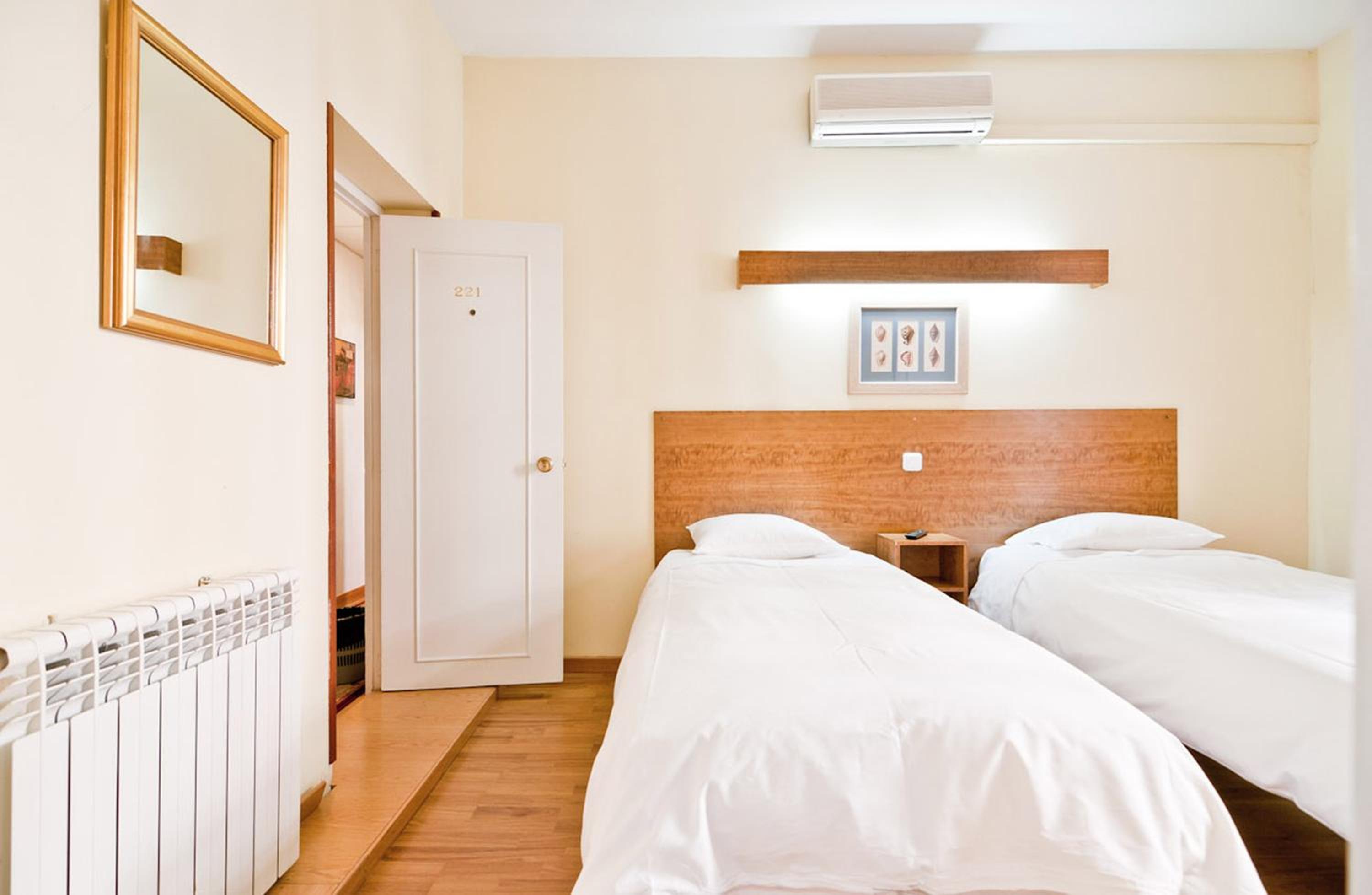 Double Room - Photo 3