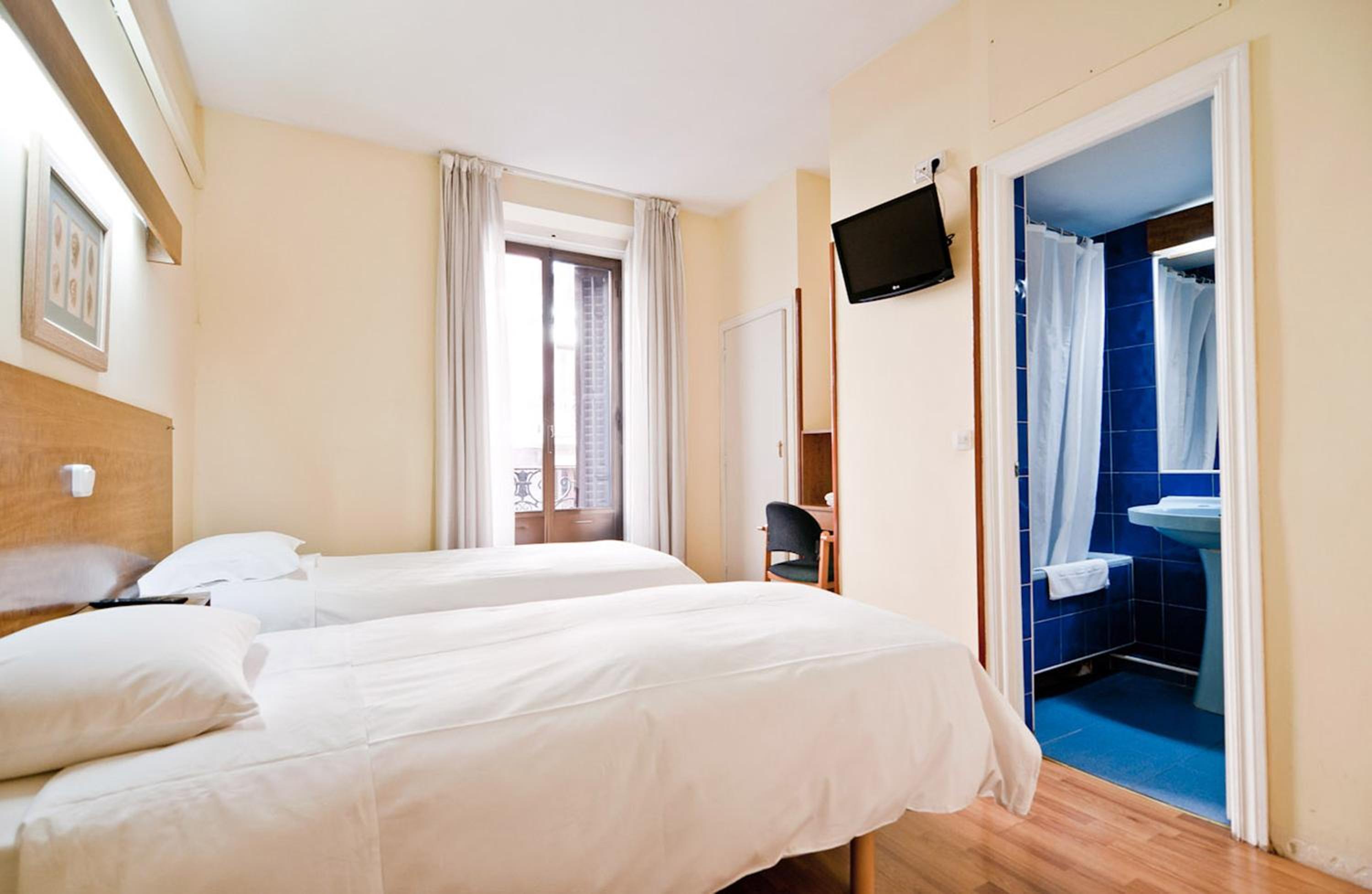 Double Room - Photo 2