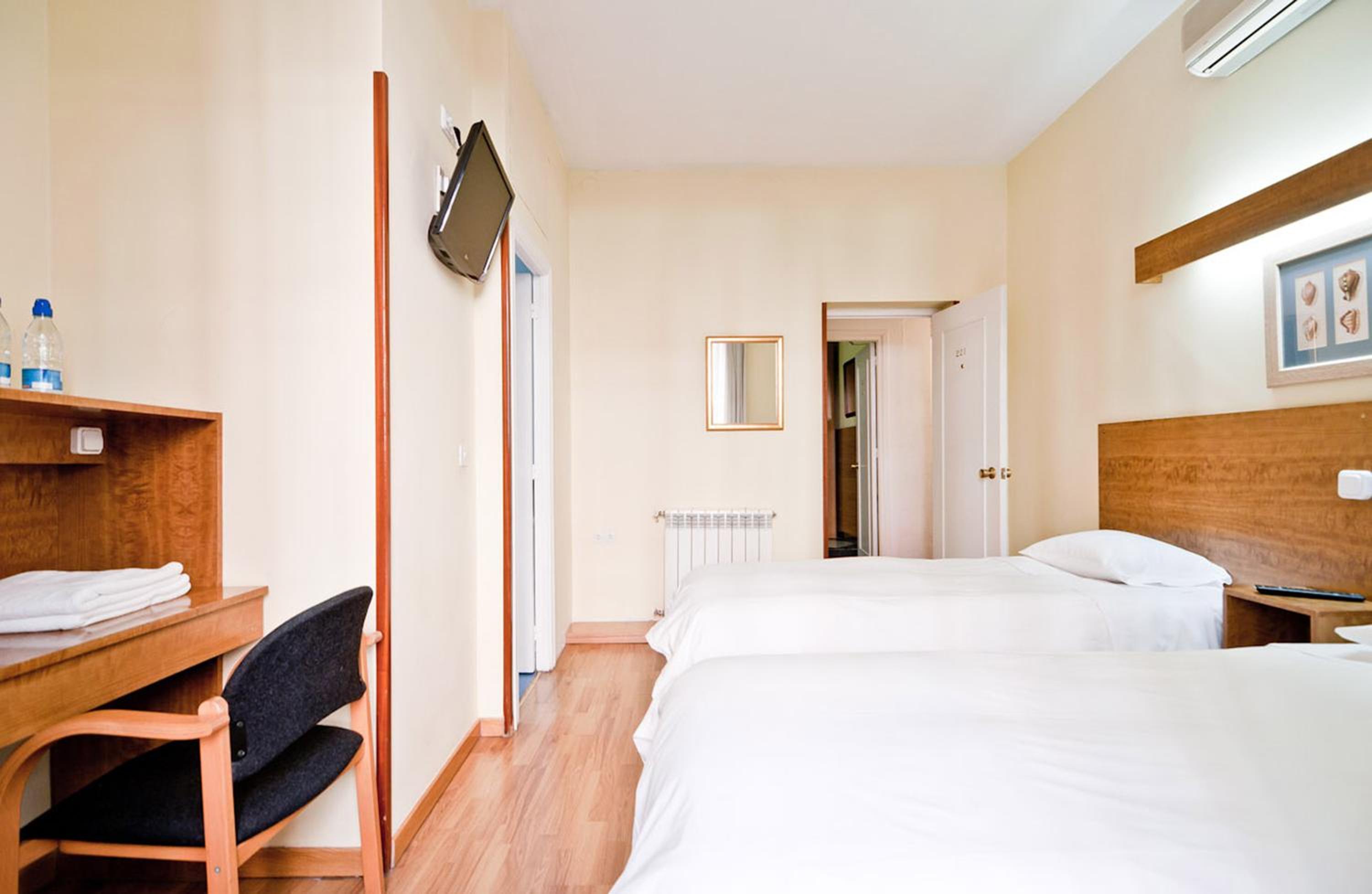 Double Room - Photo 28
