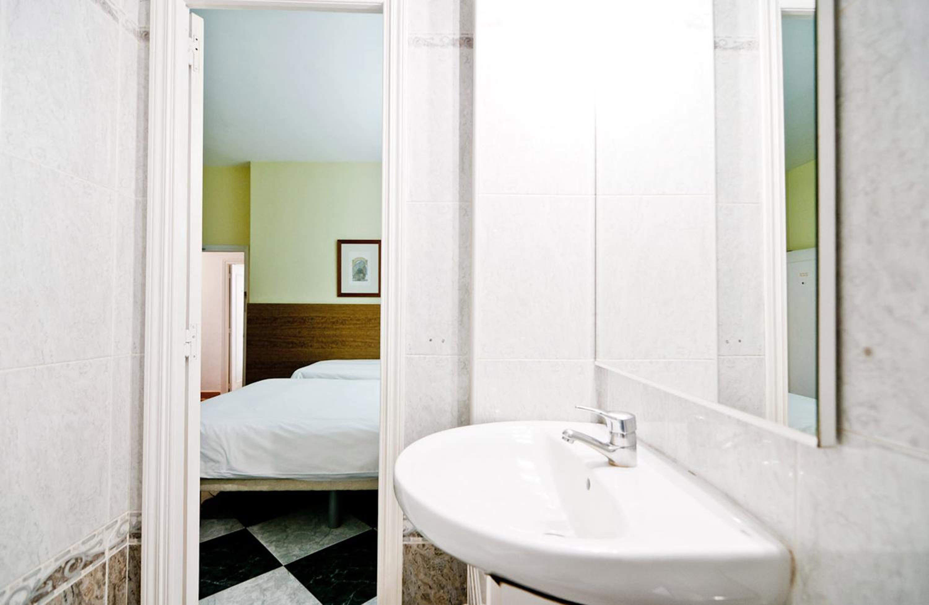 Triple Room - Photo 16