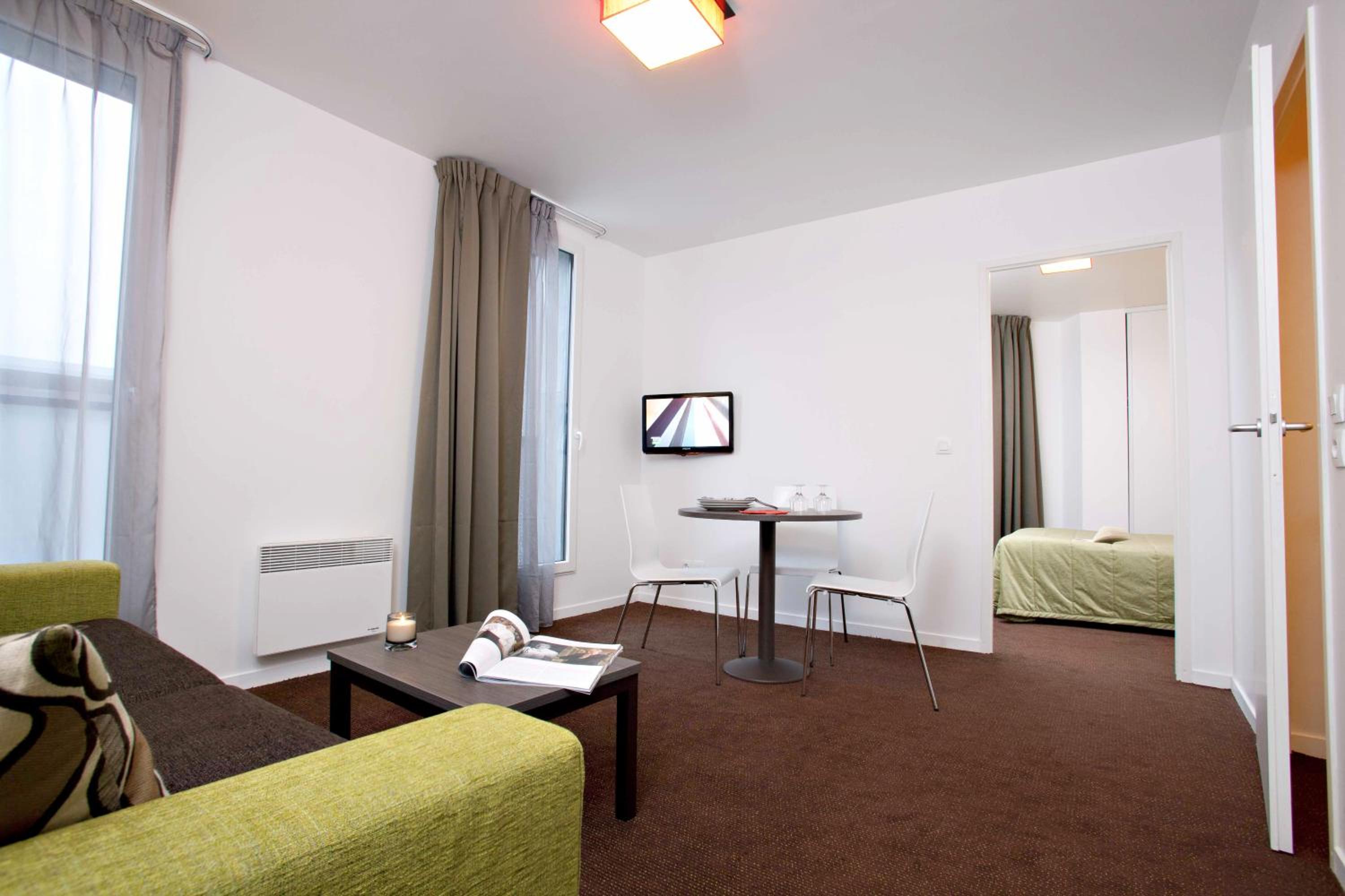 One-Bedroom Apartment - Photo 3