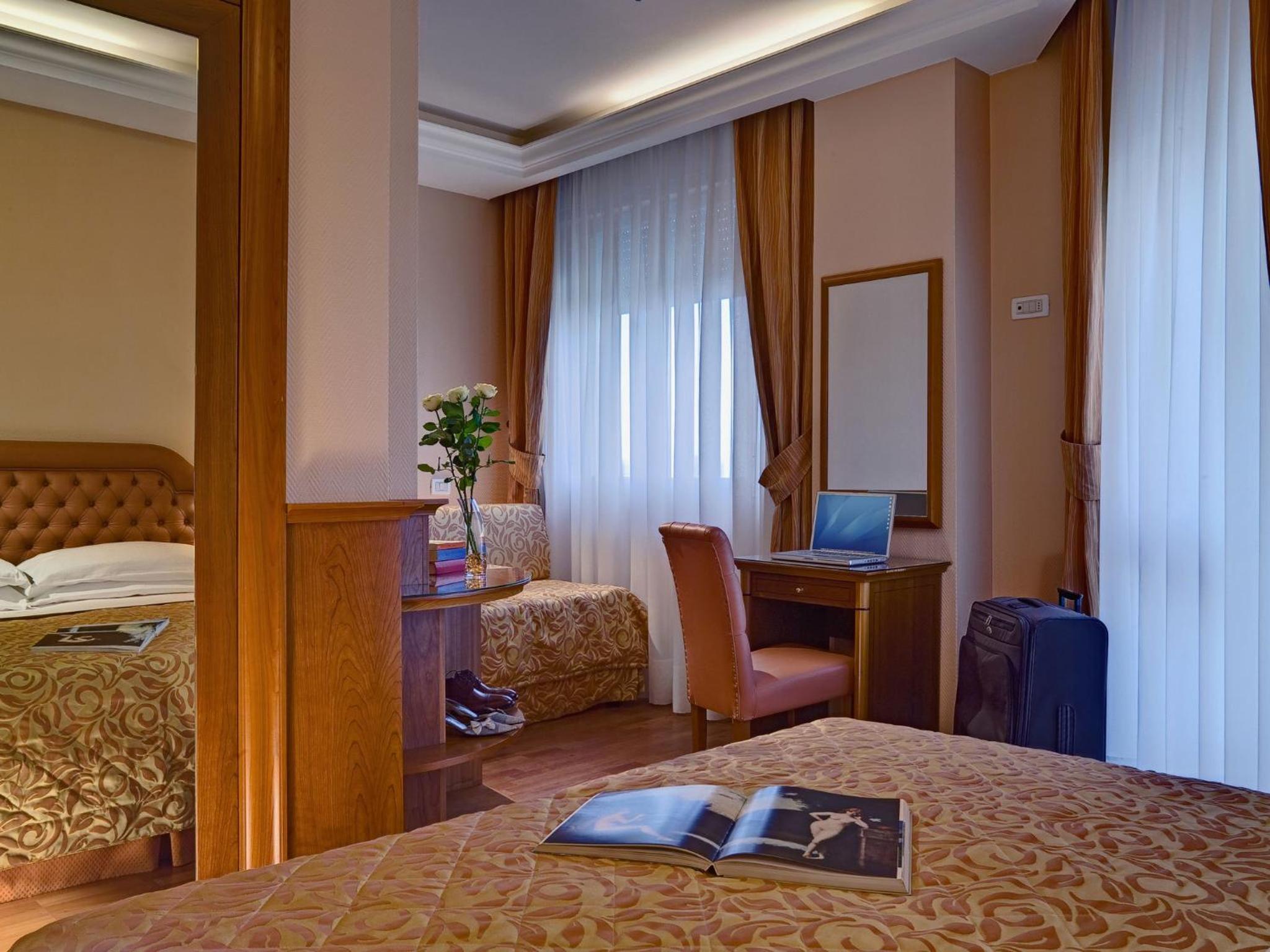 Double or Twin Room photo 3
