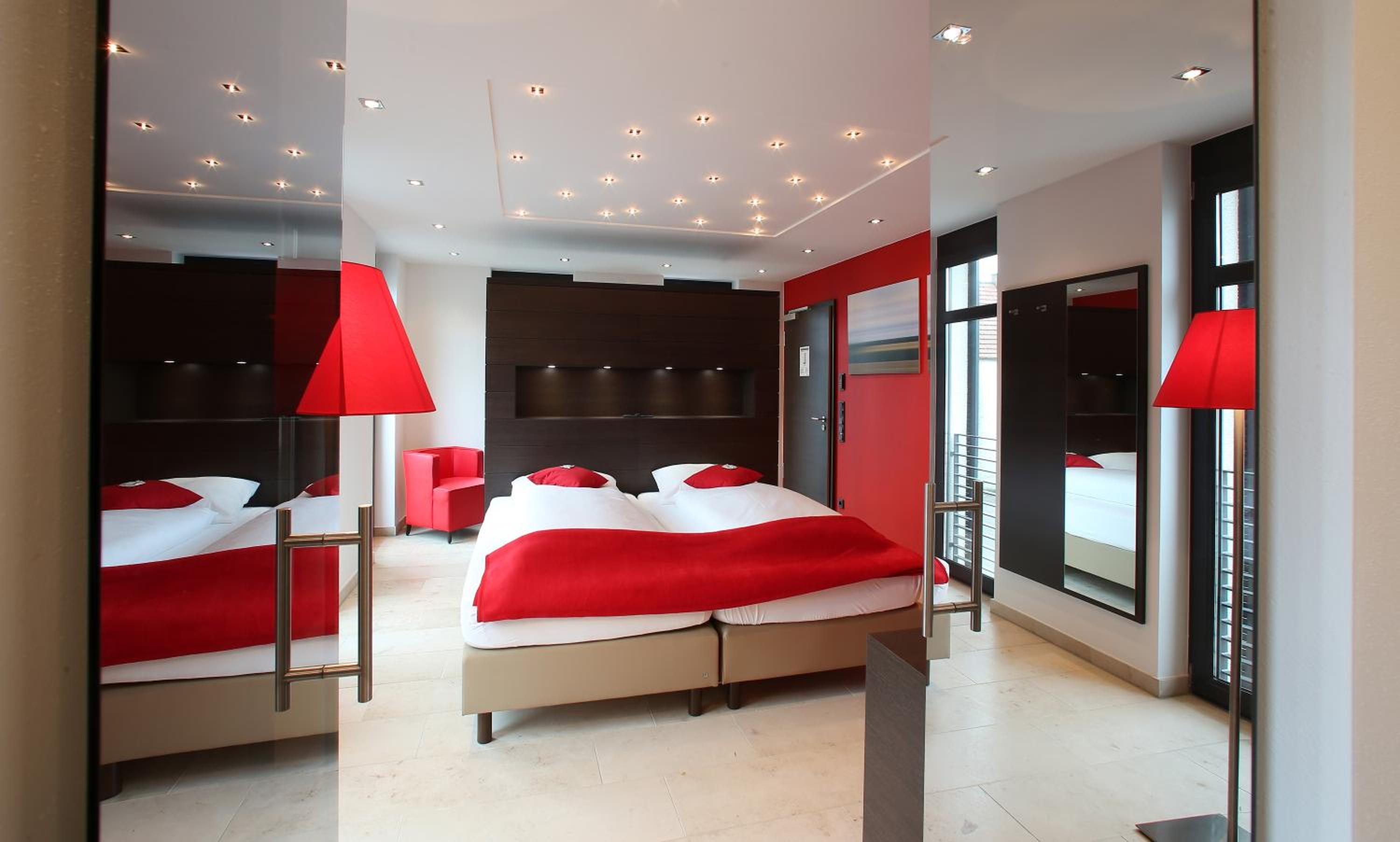 Honeymoon Suite photo 2