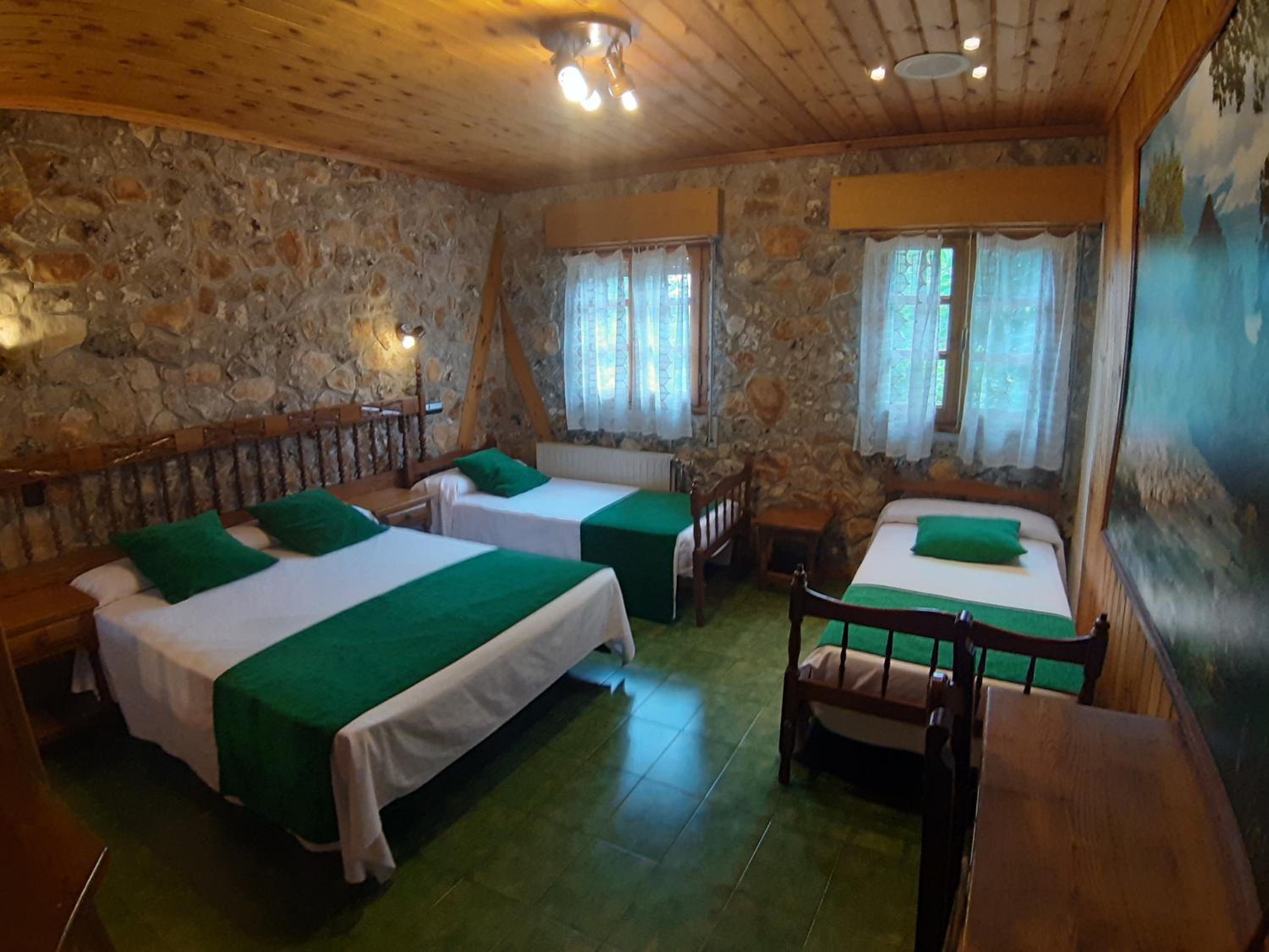 Quadruple Room - Photo 1