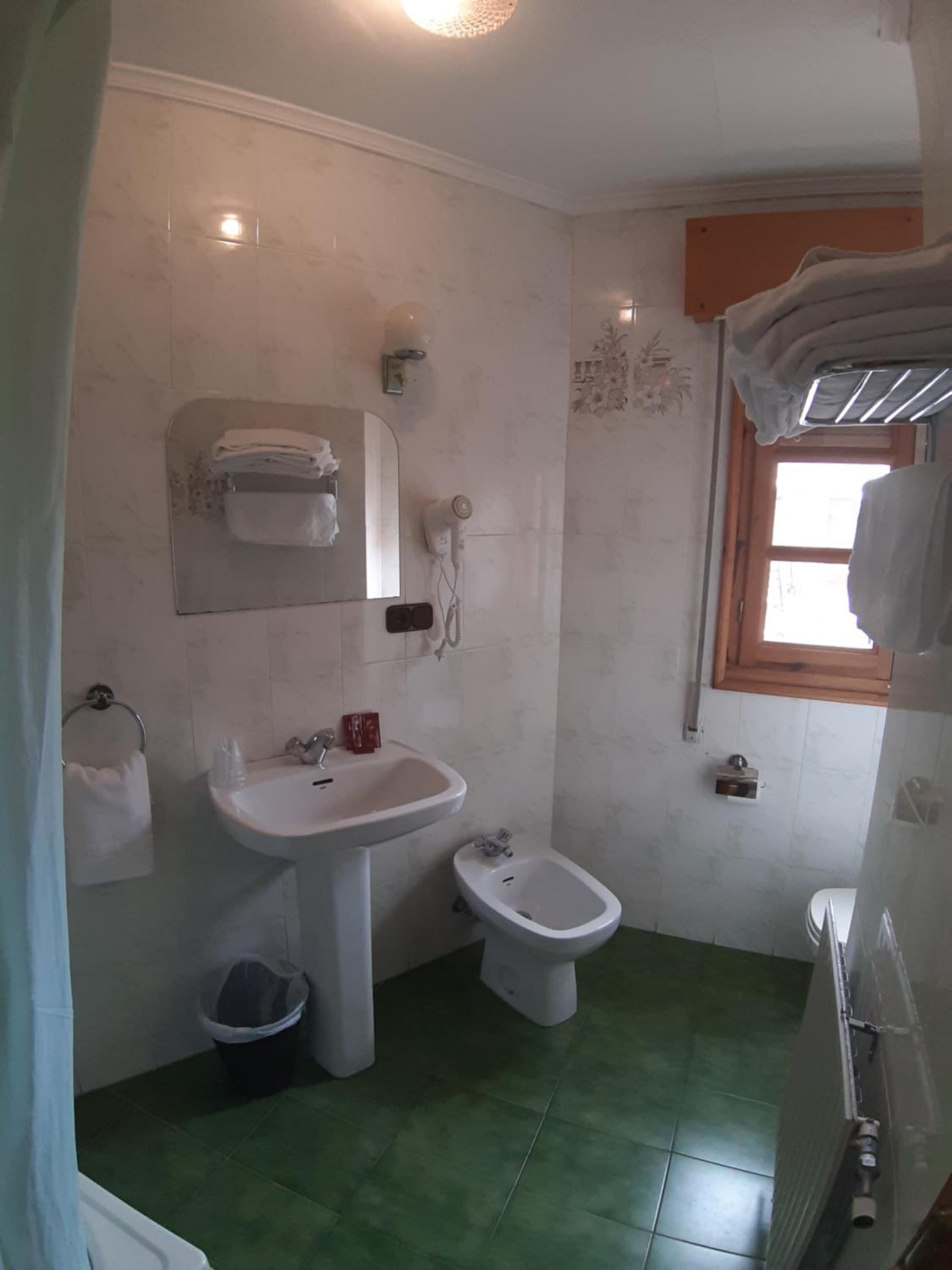 Quadruple Room - Photo 5