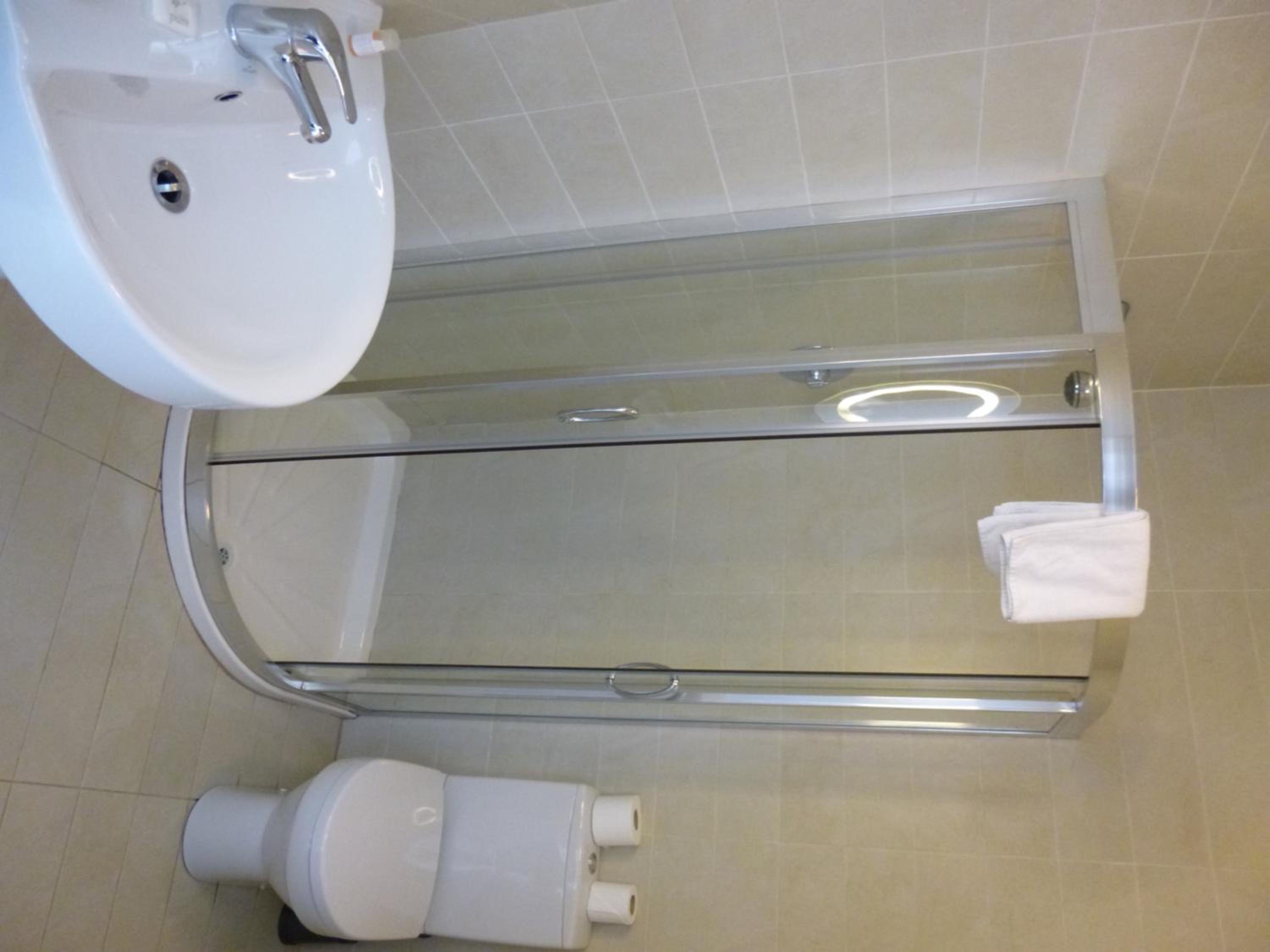 Double or Twin Room - Photo 3