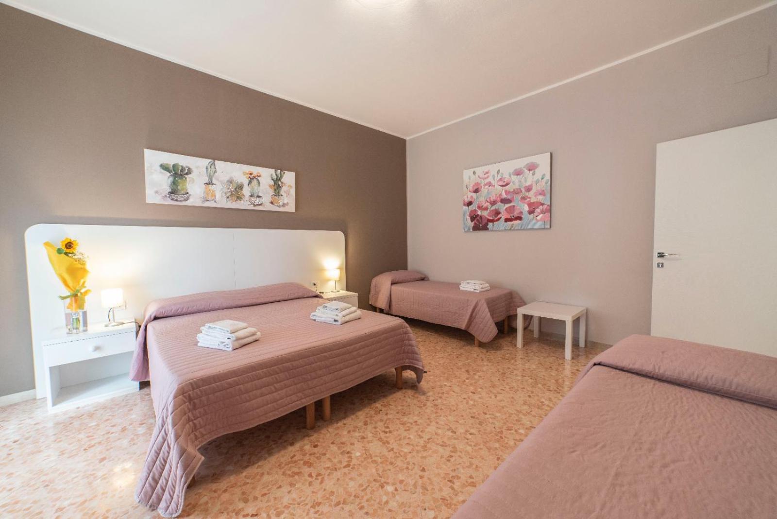 Quadruple Room with Private Bathroom in the room - Photo 1